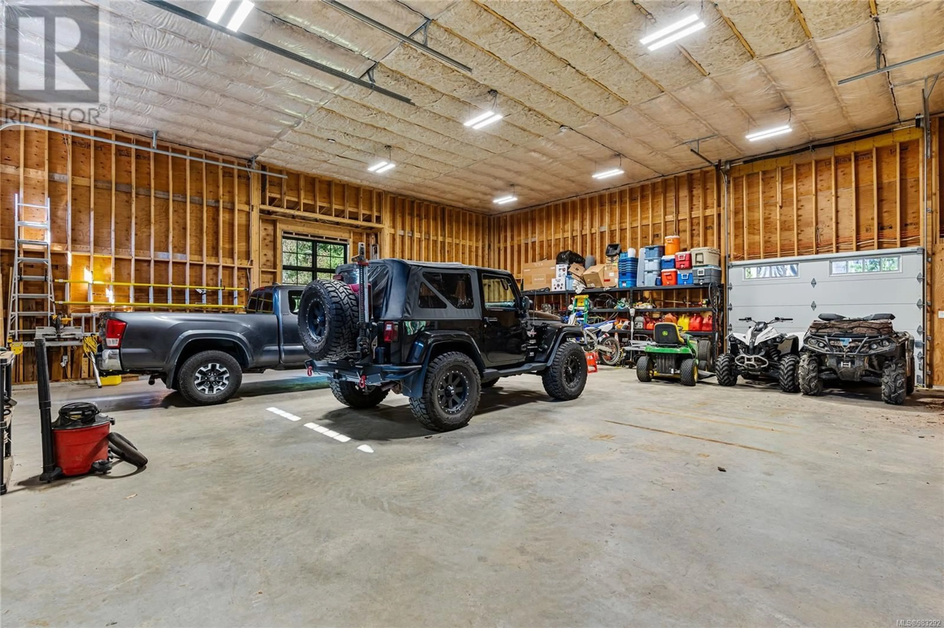 Indoor garage for 4962 Aho Rd, Ladysmith British Columbia V9G2B8