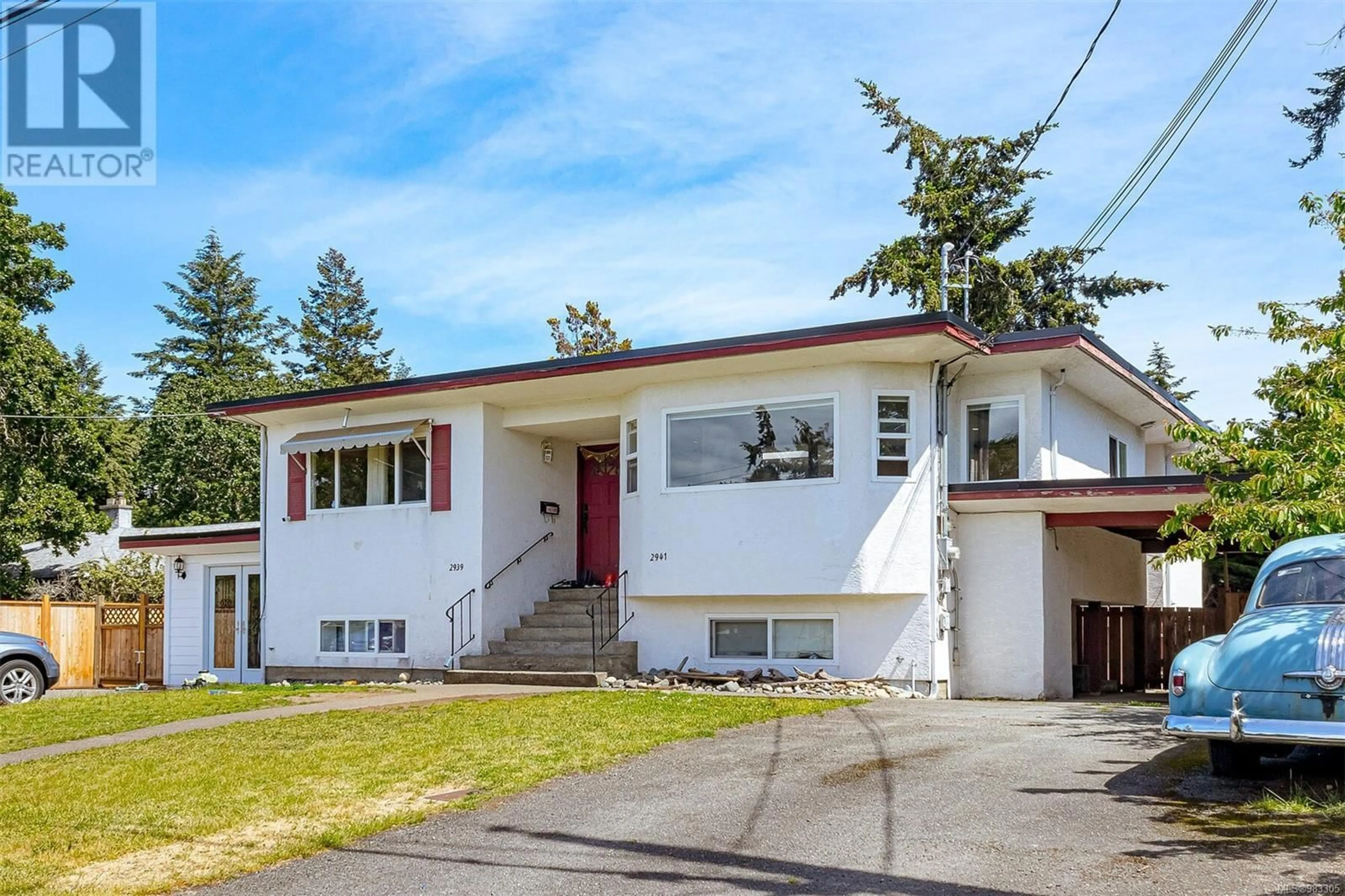 Home with vinyl exterior material, street for 2941 Cuthbert Pl, Colwood British Columbia V9B2J2