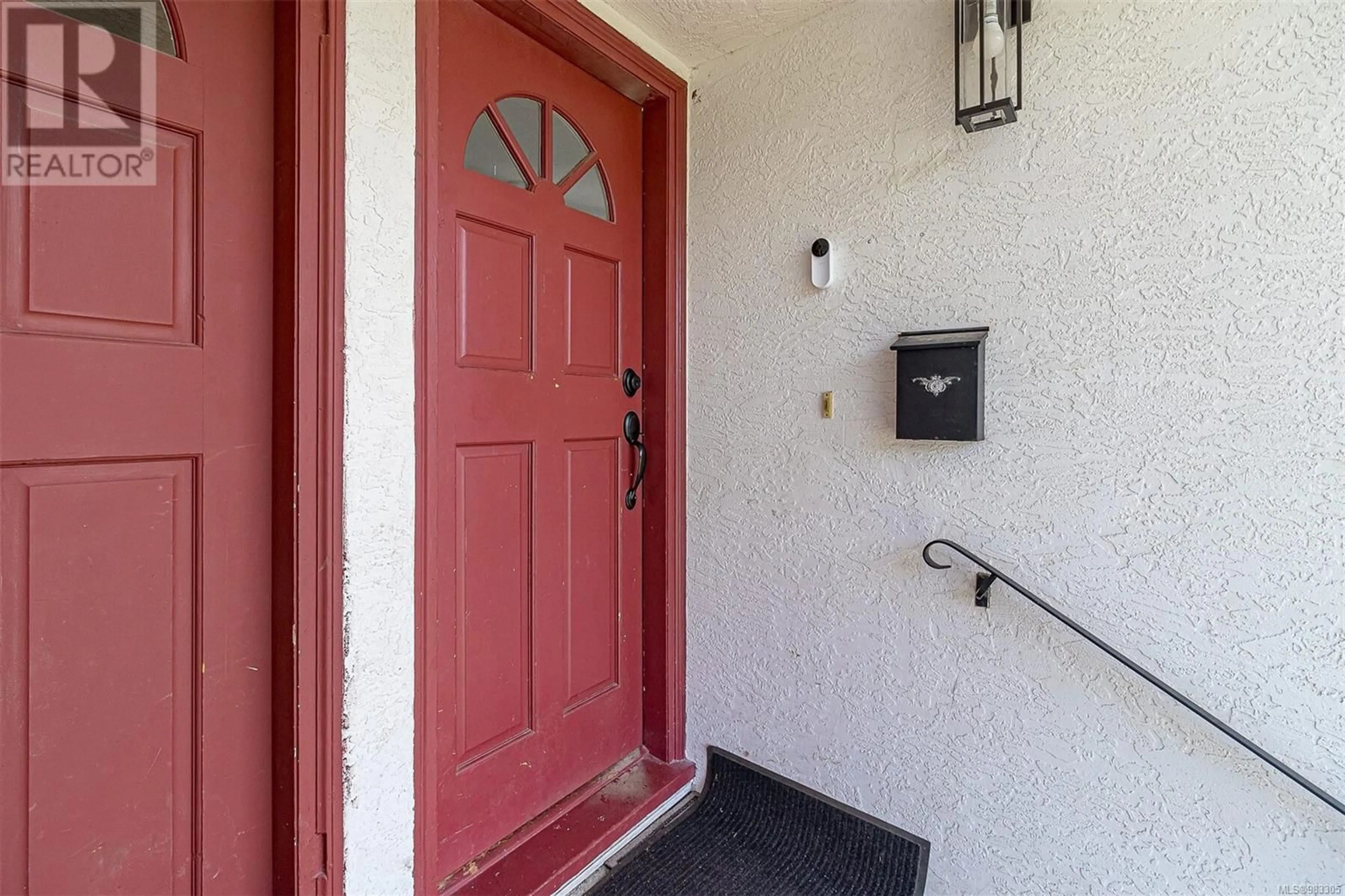 Indoor entryway for 2941 Cuthbert Pl, Colwood British Columbia V9B2J2