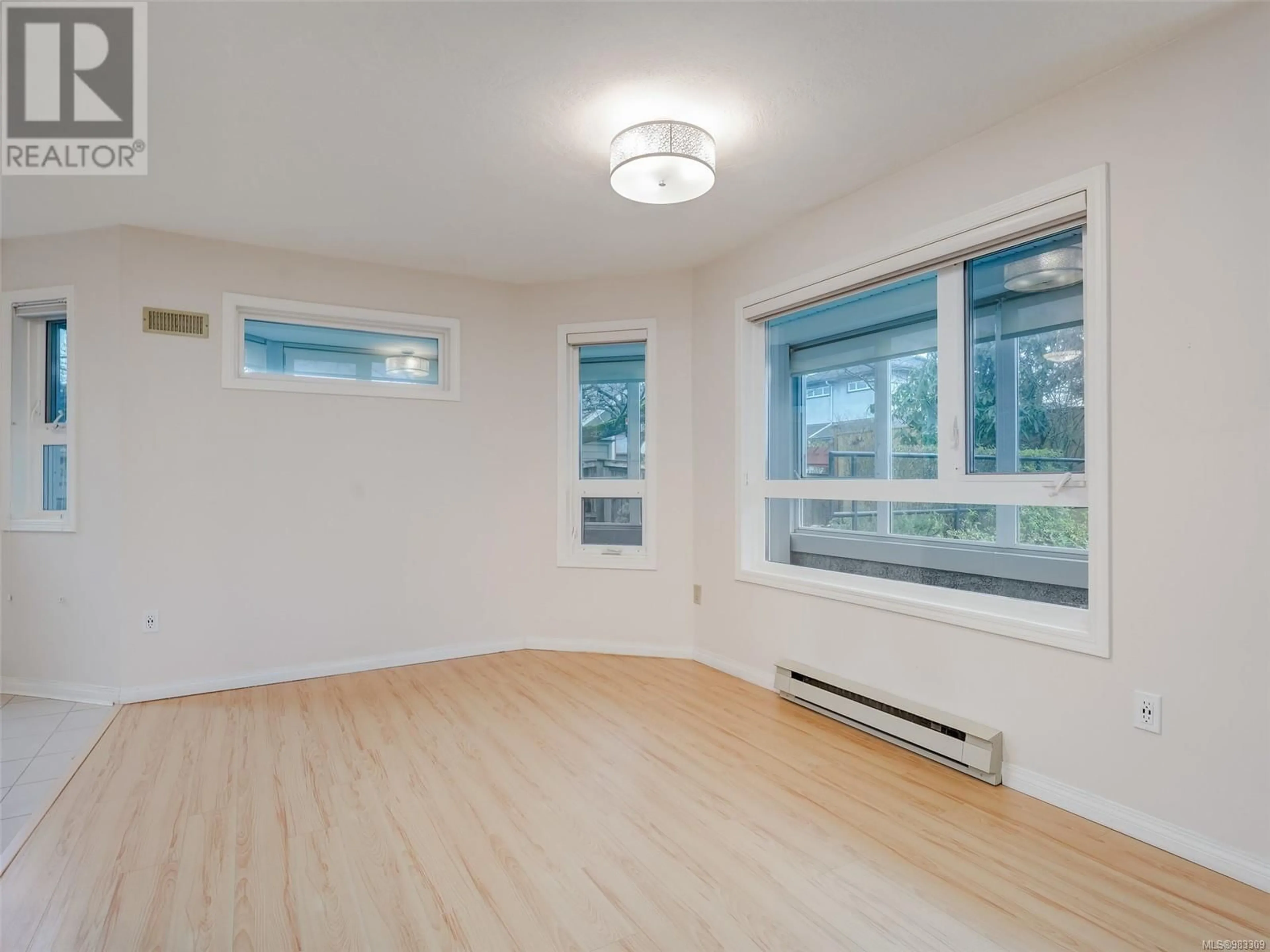 A pic of a room for 102 1807 Oak Bay Ave, Victoria British Columbia V8R1C1