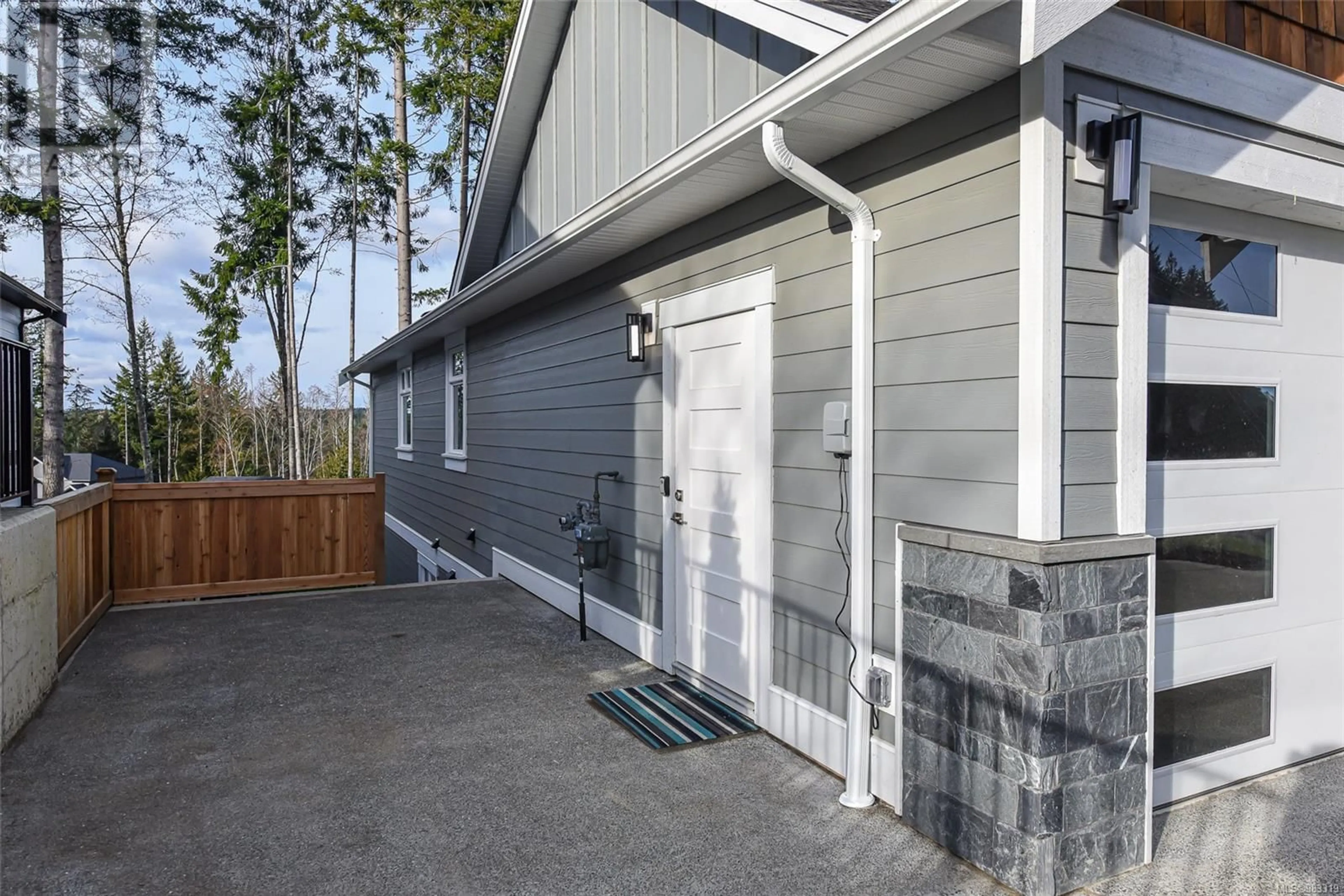 Home with vinyl exterior material, street for 3156 Mission Rd, Courtenay British Columbia V9N3Z9