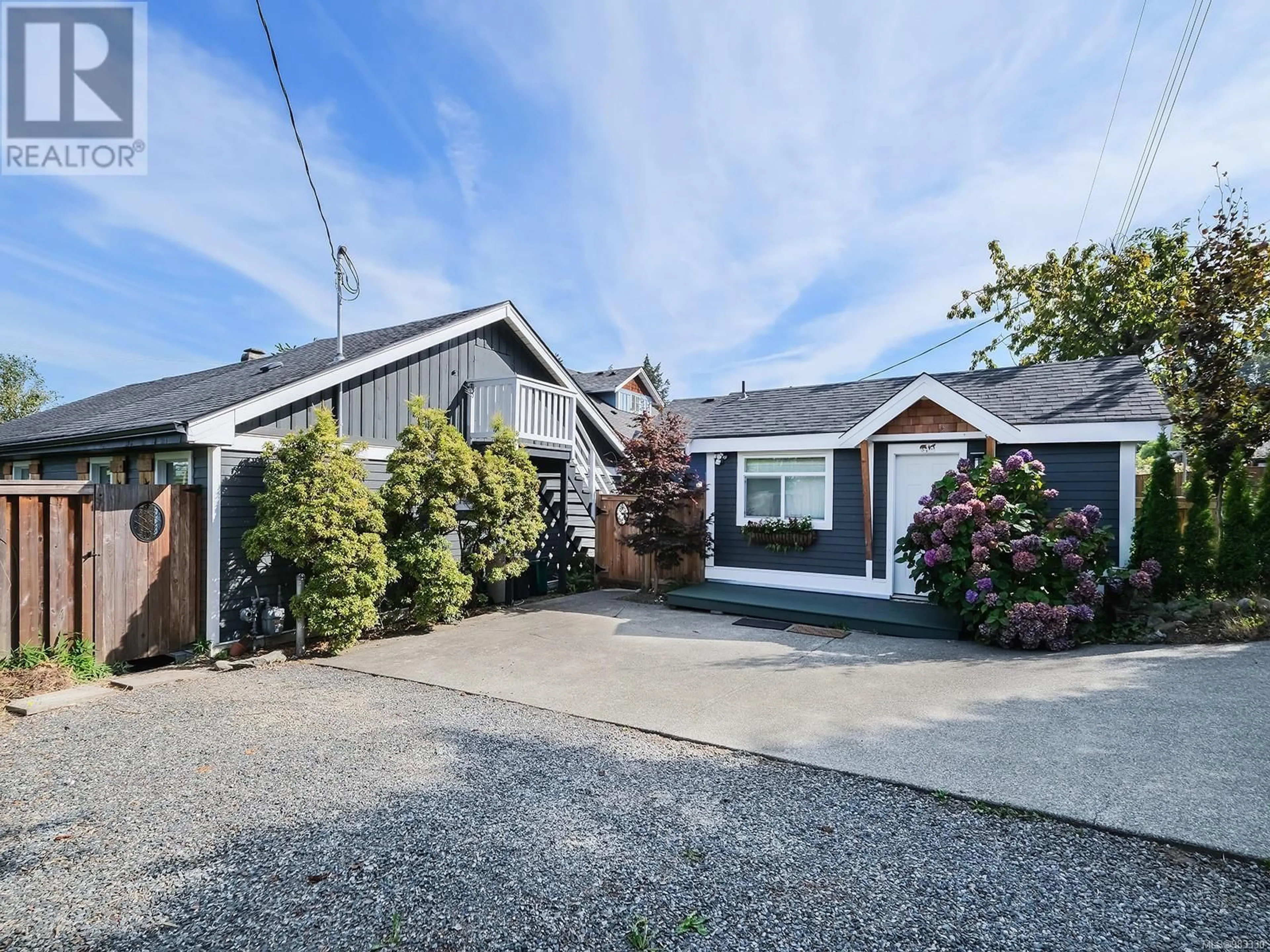 A pic from outside/outdoor area/front of a property/back of a property/a pic from drone, street for 2912 Oak St, Chemainus British Columbia V0R1K1