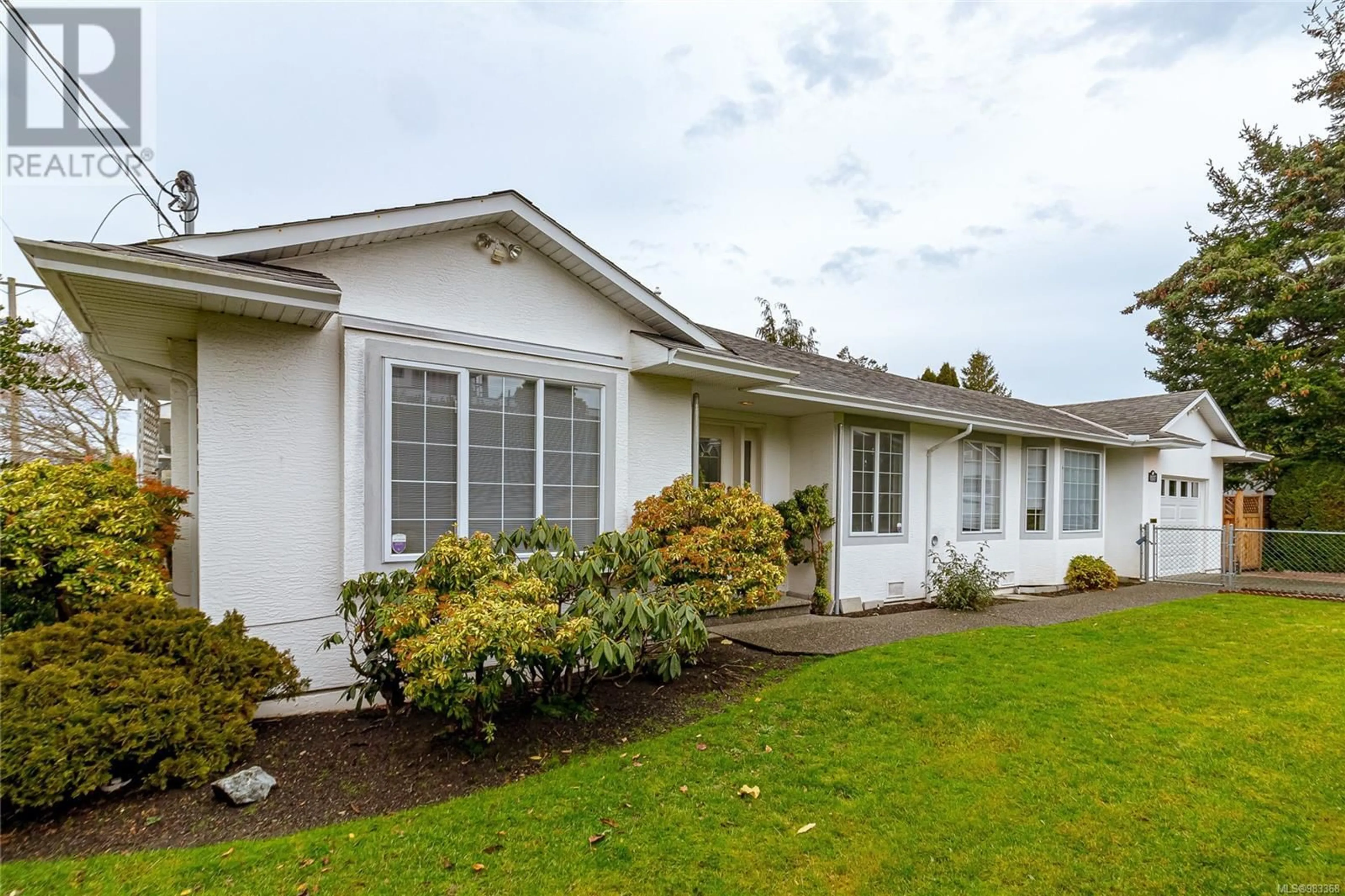 Home with vinyl exterior material, unknown for 10227 Fifth St, Sidney British Columbia V8L2Y4