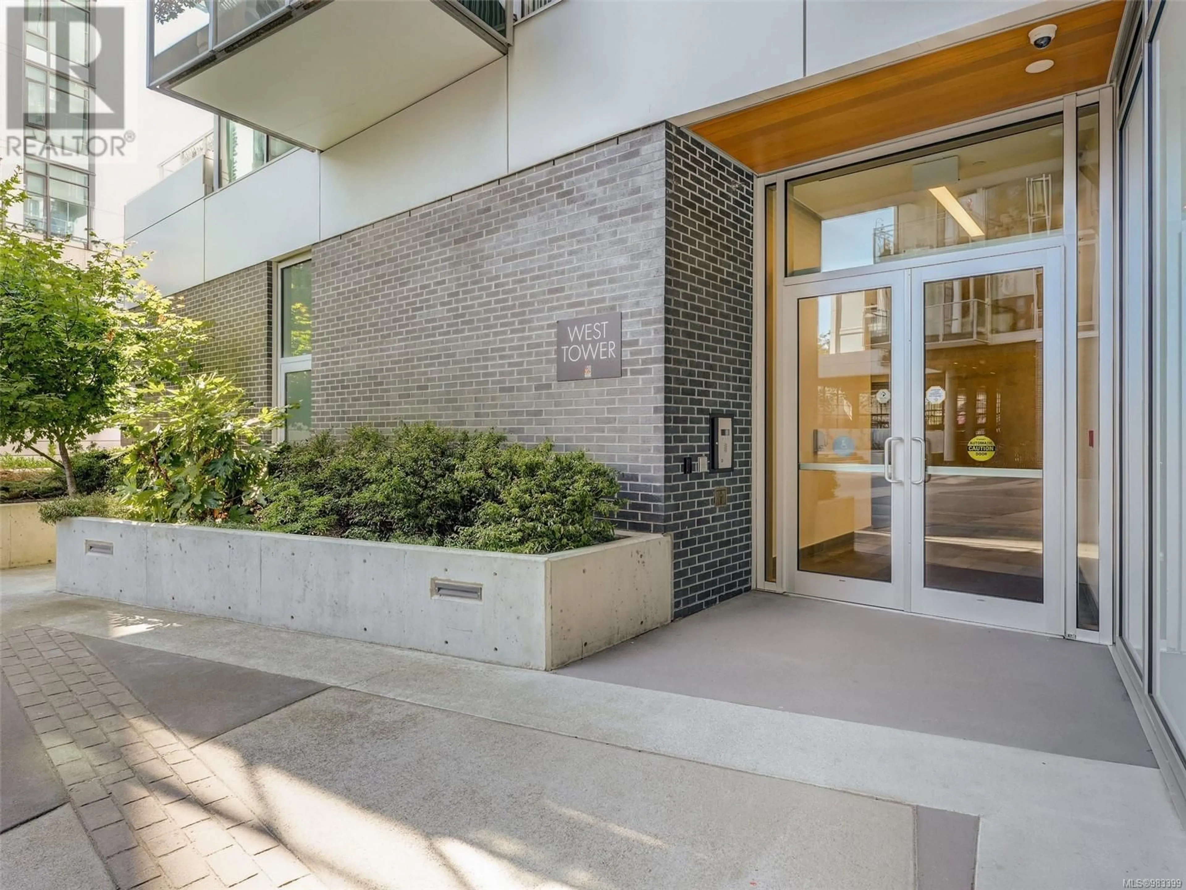 Indoor foyer for 1601 989 Johnson St, Victoria British Columbia V8V0E3