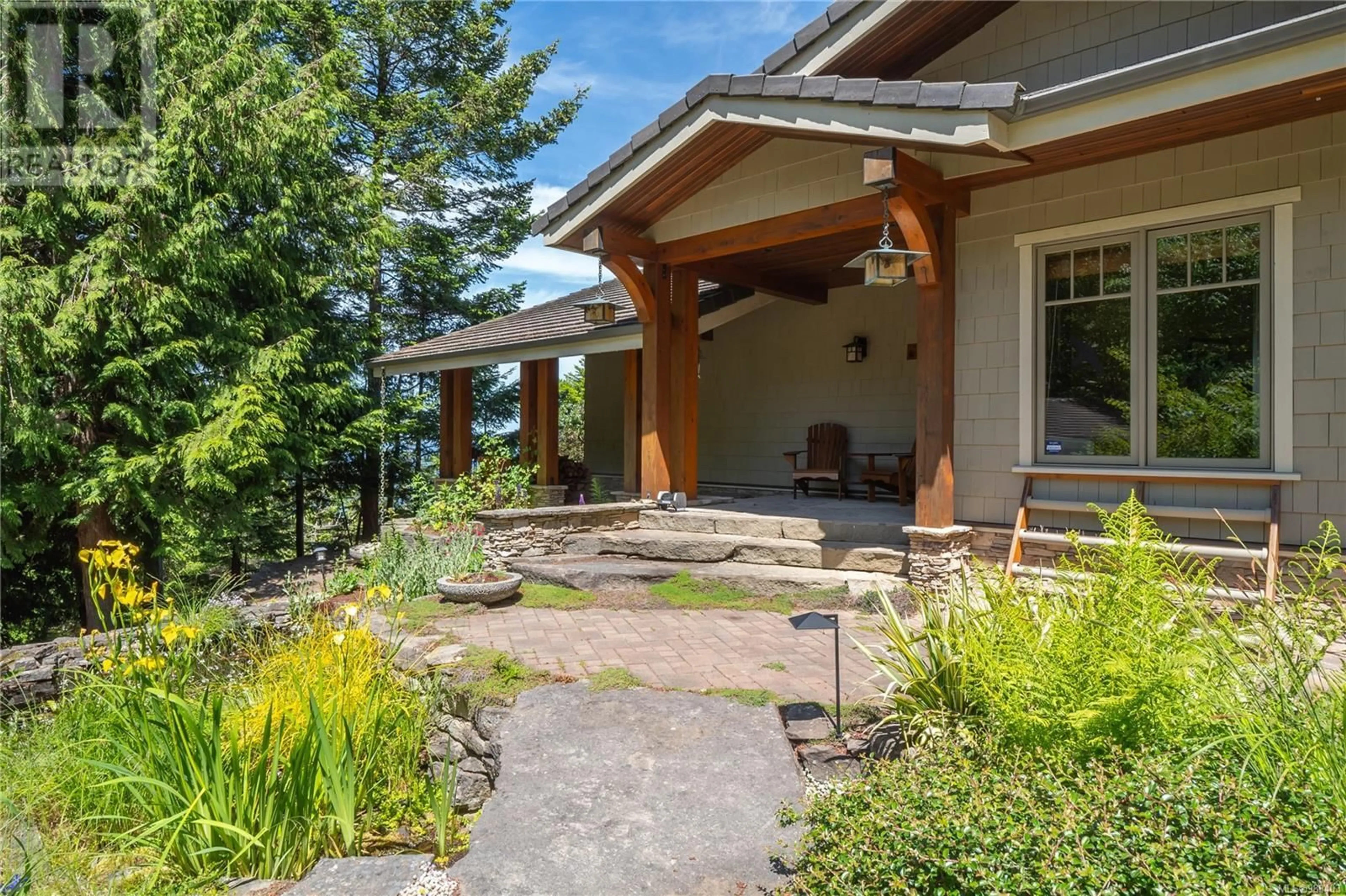 Patio, mountain view for 2640 Kevan Dr, Gabriola Island British Columbia V0R1X7