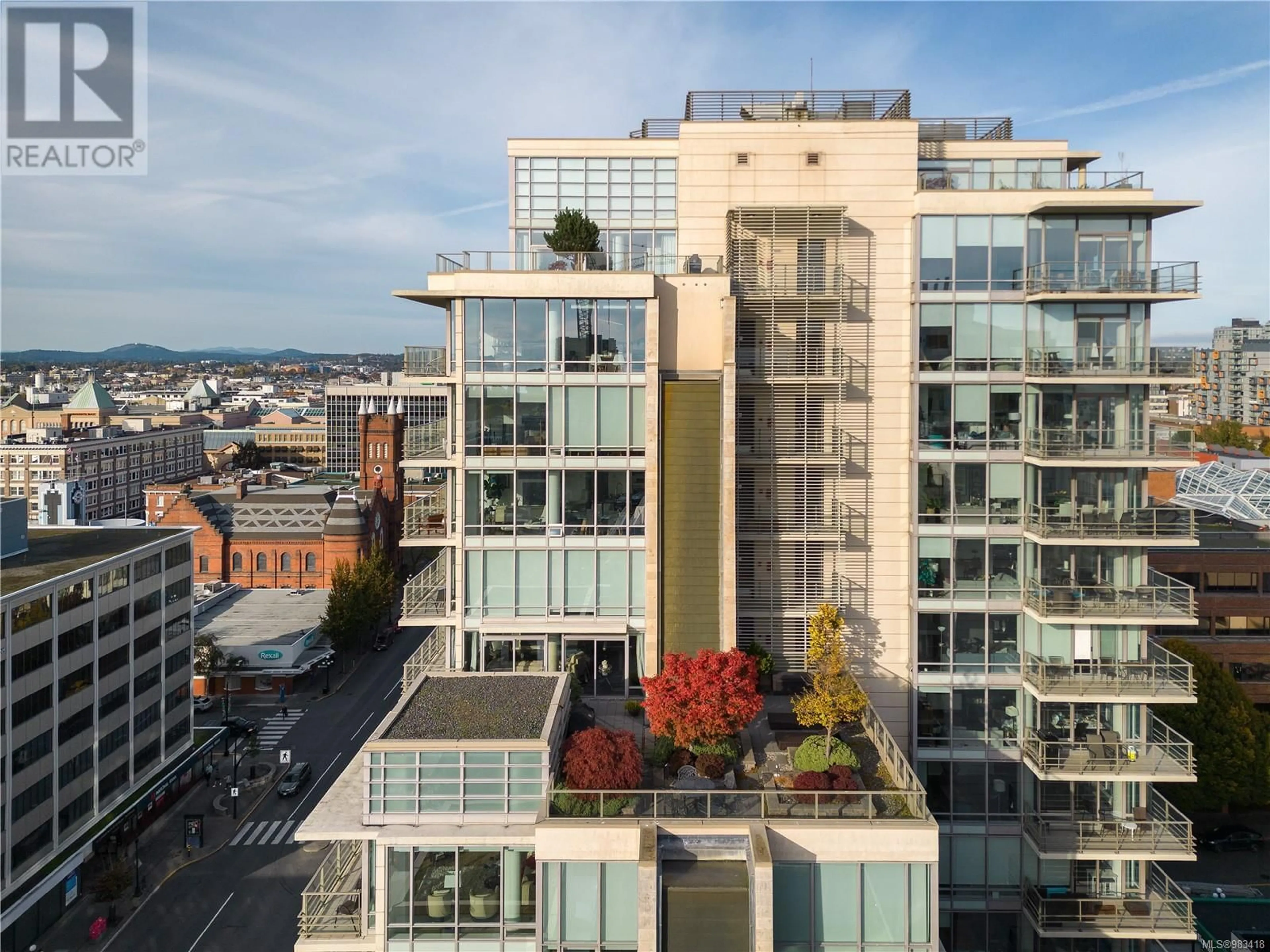 A pic from outside/outdoor area/front of a property/back of a property/a pic from drone, city buildings view from balcony for 1406 707 Courtney St, Victoria British Columbia V8W0A9