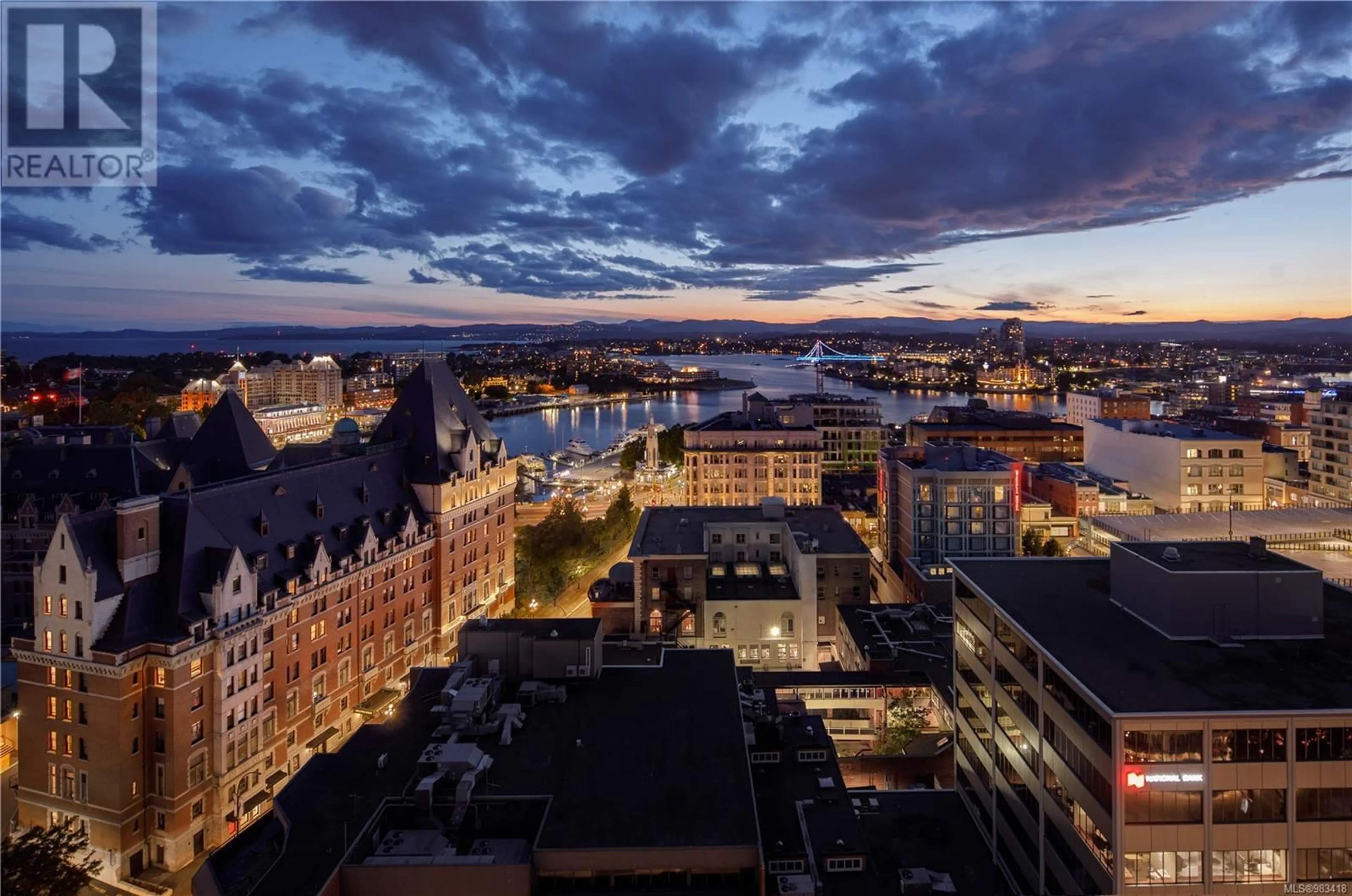 A pic from outside/outdoor area/front of a property/back of a property/a pic from drone, city buildings view from balcony for 1406 707 Courtney St, Victoria British Columbia V8W0A9