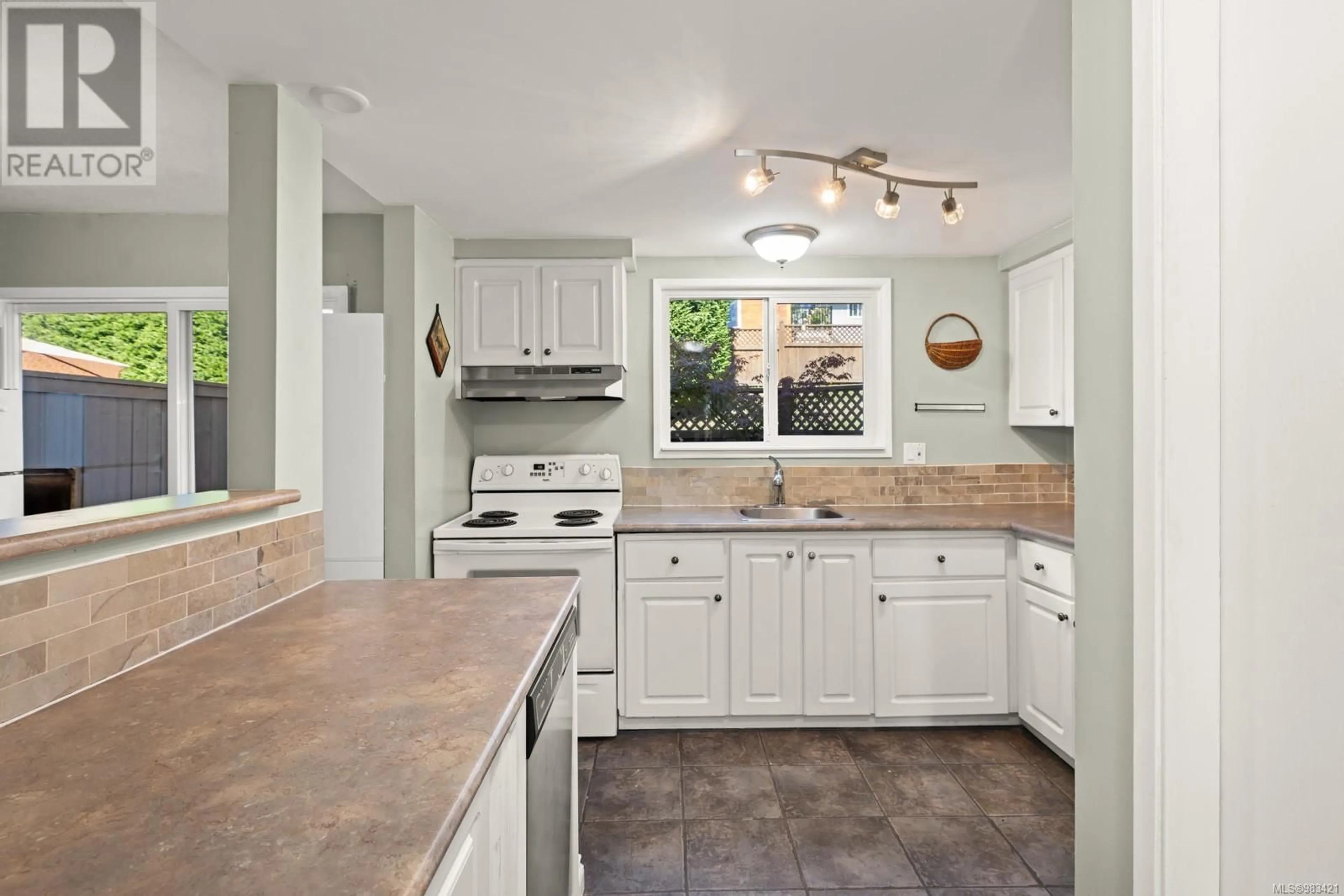 Open concept kitchen, ceramic/tile floor for 16 3981 Nelthorpe St, Saanich British Columbia V8X3Z2