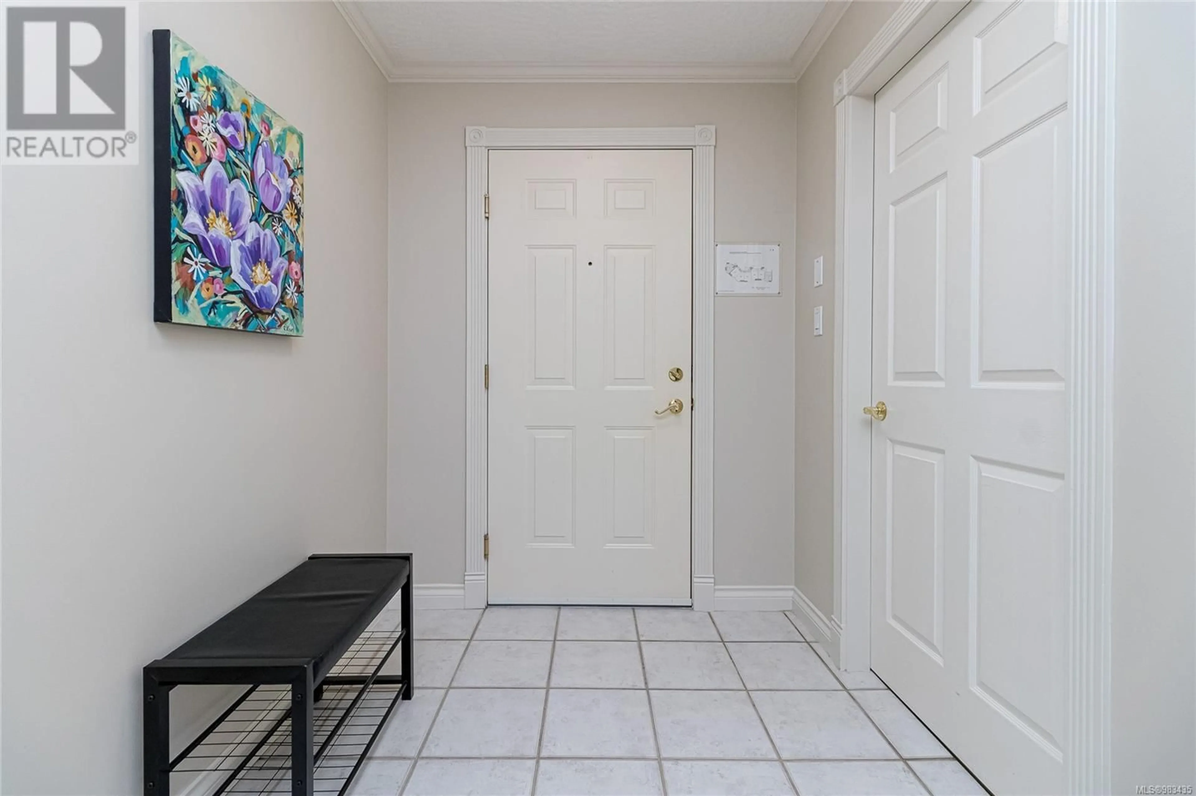 Indoor entryway for 504 940 Boulderwood Rise, Saanich British Columbia V8Y3H5