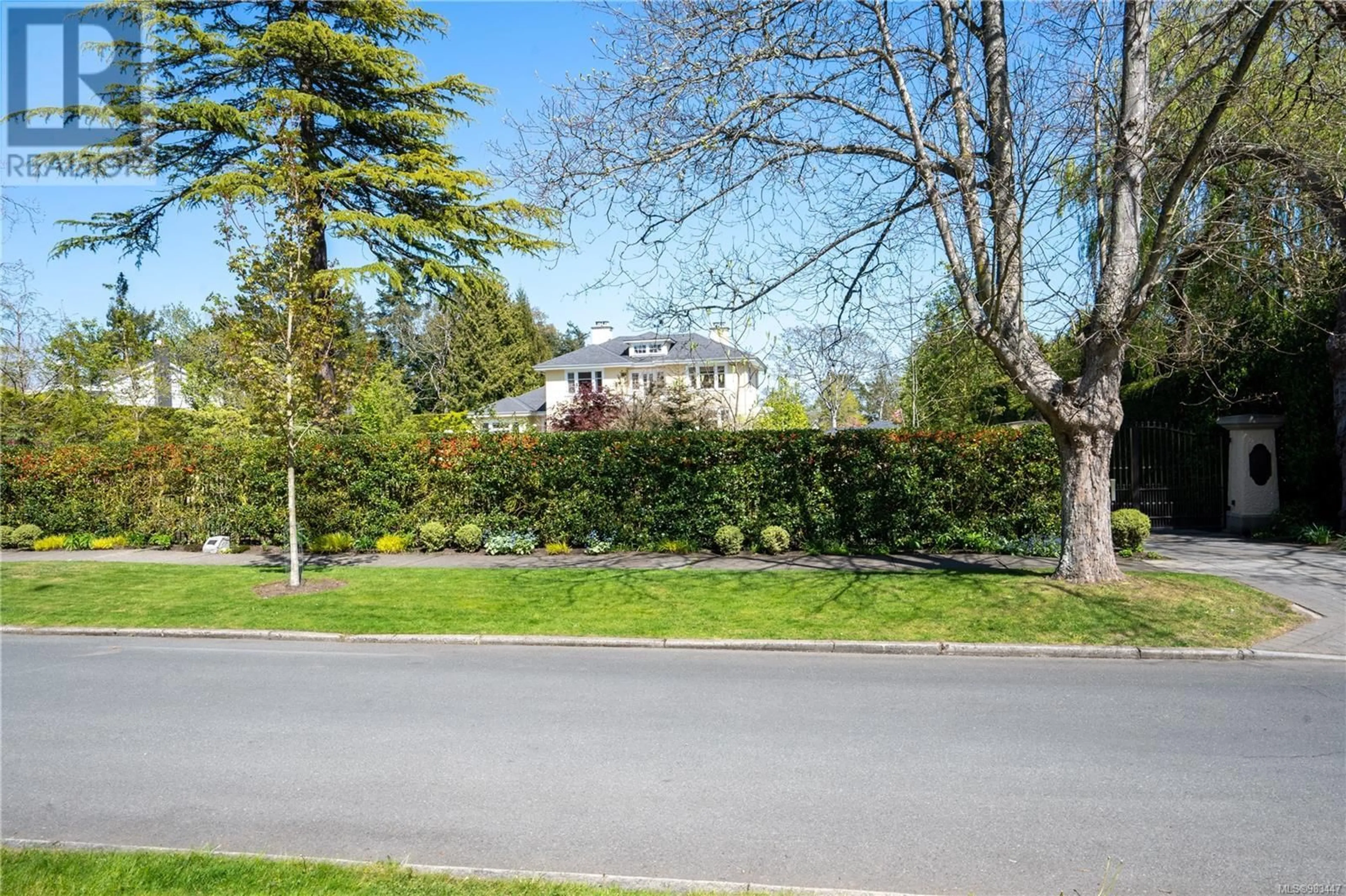 A pic from outside/outdoor area/front of a property/back of a property/a pic from drone, street for 2970 Rutland Rd, Oak Bay British Columbia V8R3R6