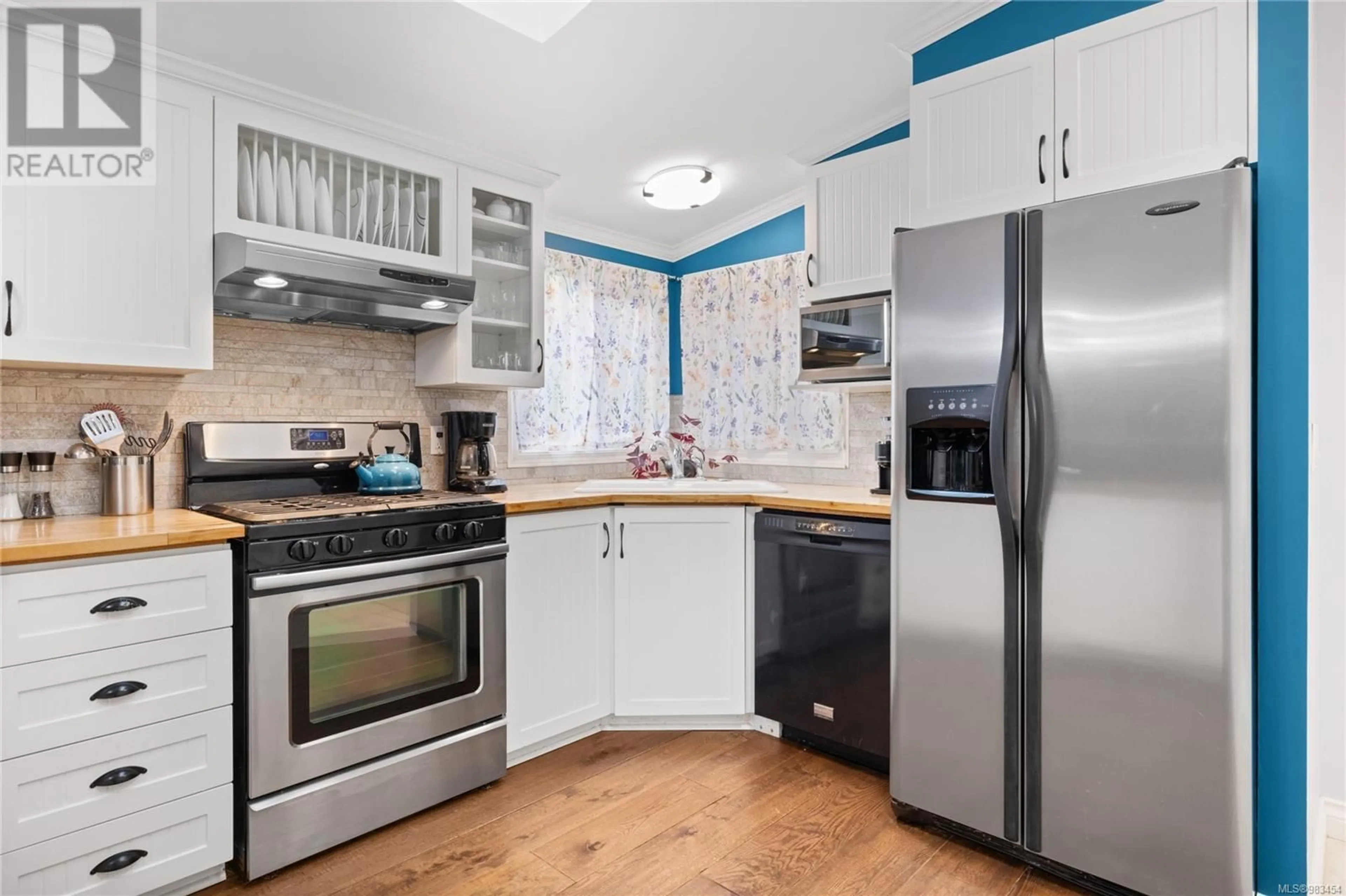 Standard kitchen, ceramic/tile floor for 89 1010 Collier Cres, Nanaimo British Columbia V9R6K6