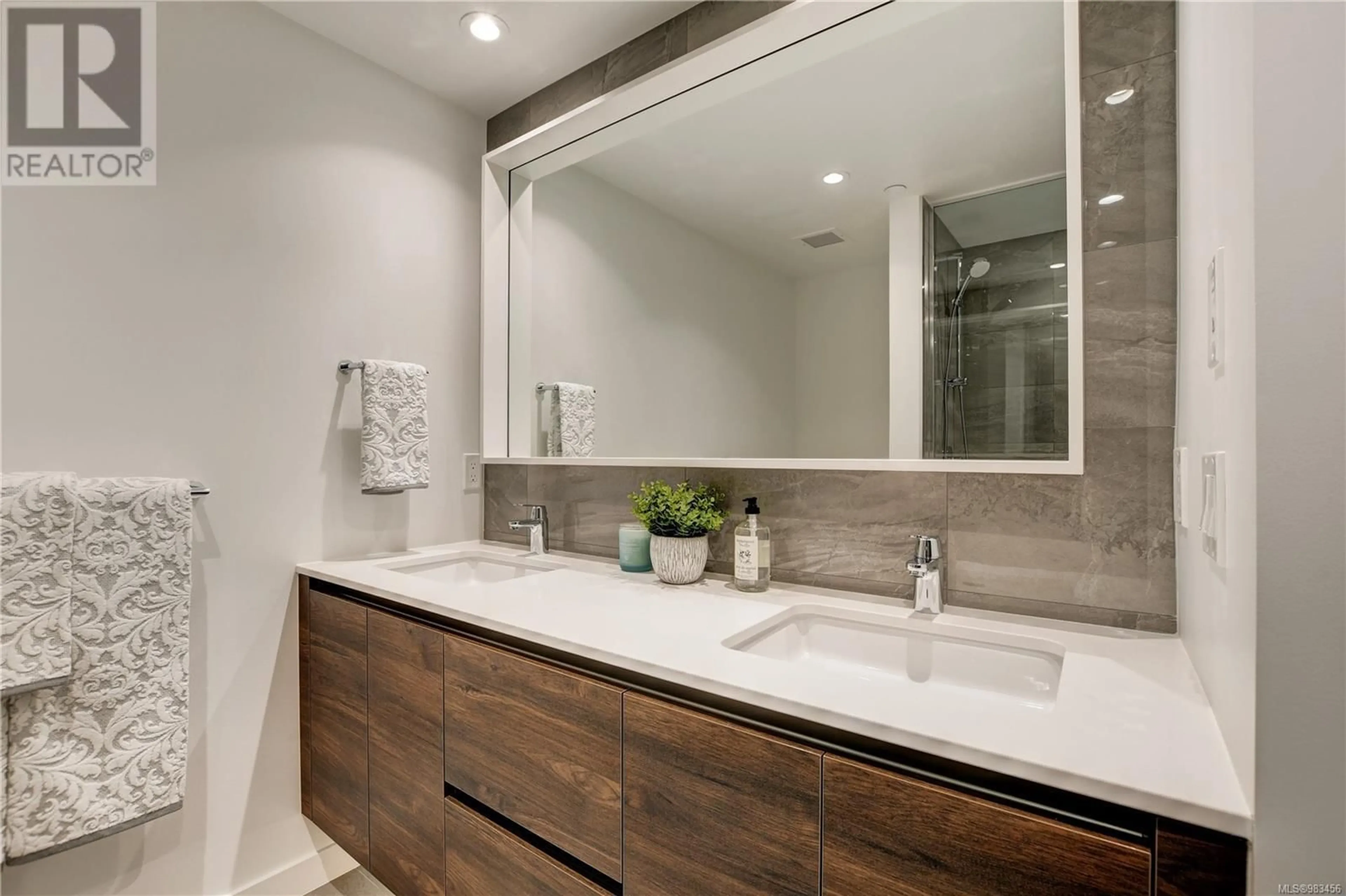 Contemporary bathroom, ceramic/tile floor for 708 363 Tyee Rd, Victoria British Columbia V9A0B5