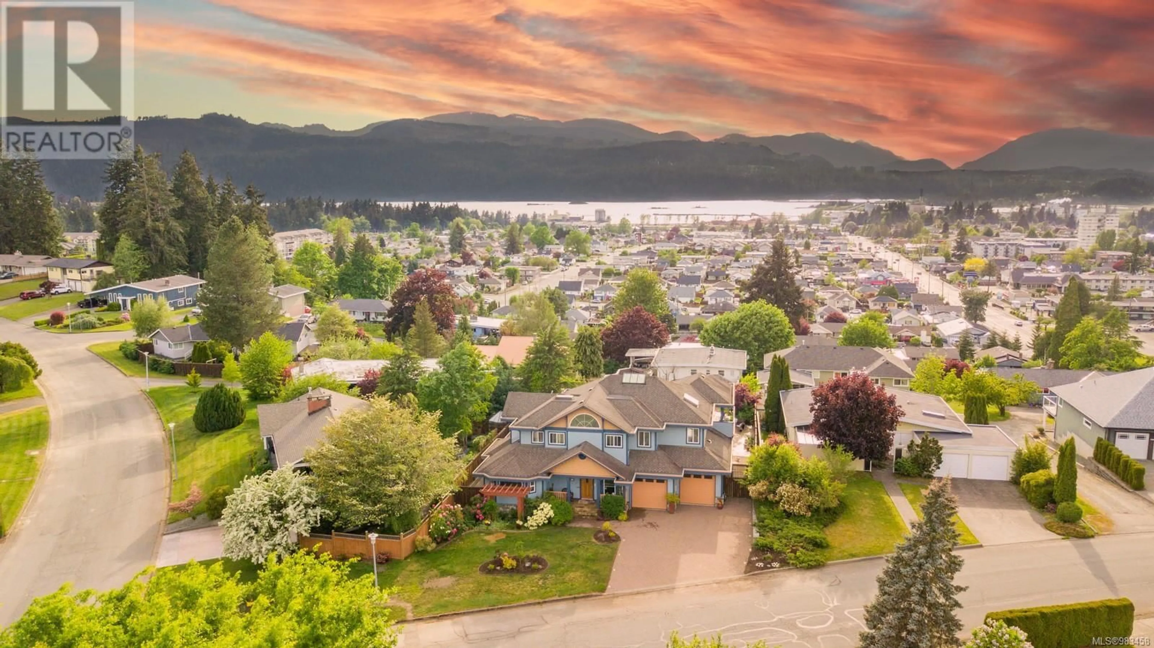 A pic from outside/outdoor area/front of a property/back of a property/a pic from drone, mountain view for 3748 Meares Dr, Port Alberni British Columbia V9Y5H5