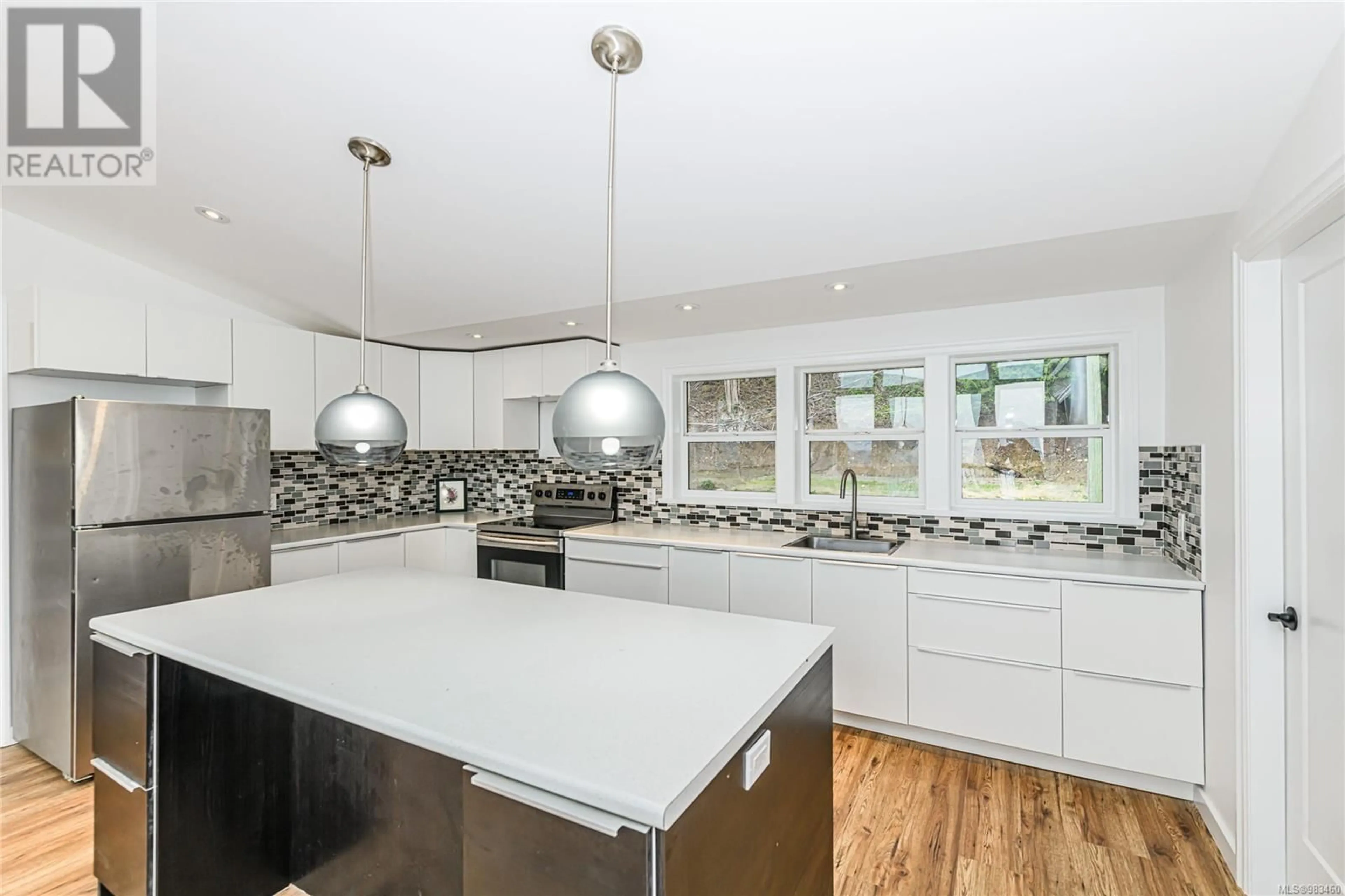 Open concept kitchen, ceramic/tile floor for 879 RAINBOW ROAD, Salt Spring British Columbia V8K2M8