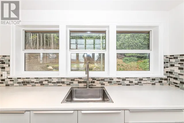 879 RAINBOW ROAD, Salt Spring 5