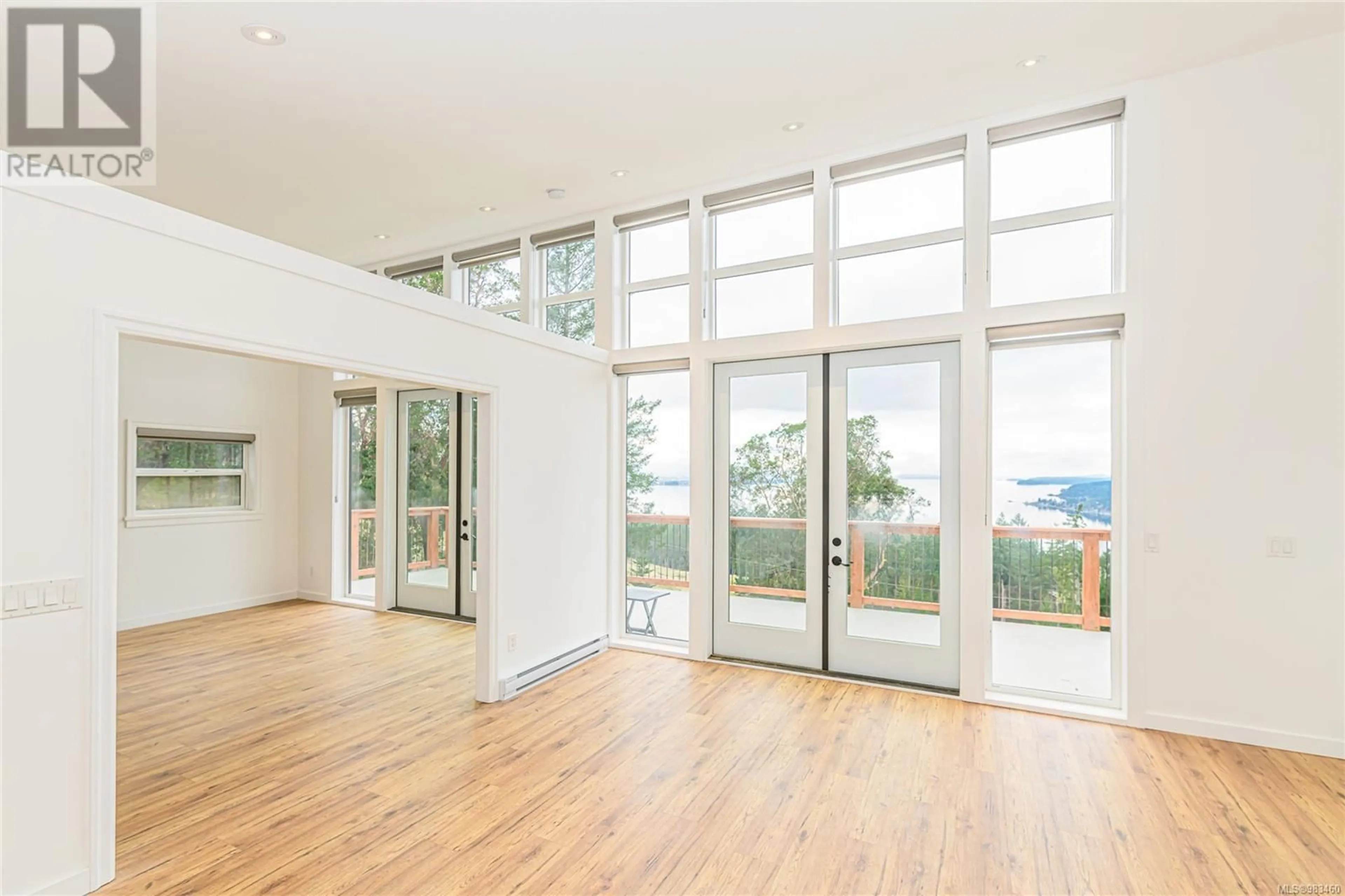 Indoor foyer for 879 Rainbow Rd, Salt Spring British Columbia V8K2M8