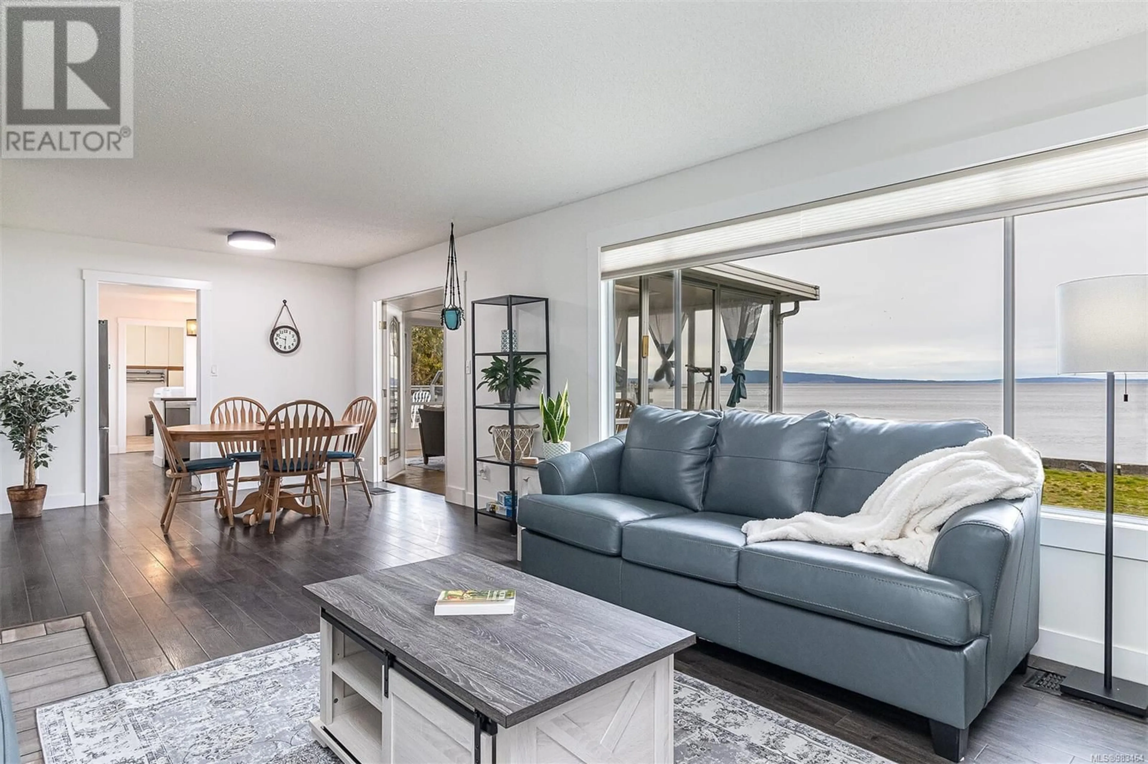Living room with furniture, unknown for 5545 ISLAND HIGHWAY, Qualicum Beach British Columbia V9K2C8