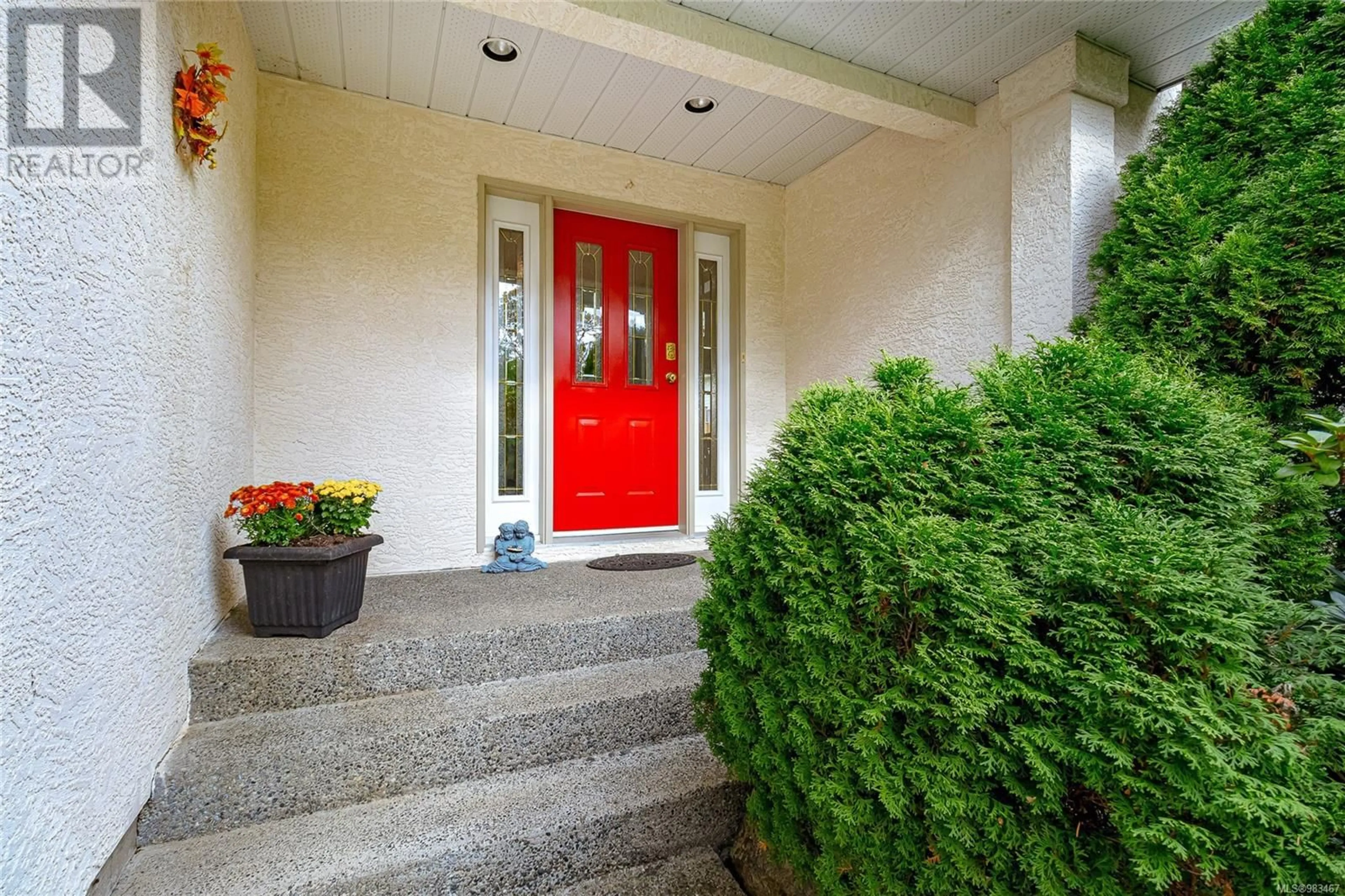 Indoor entryway for 1028 Parkway Dr, Central Saanich British Columbia V8M1C8