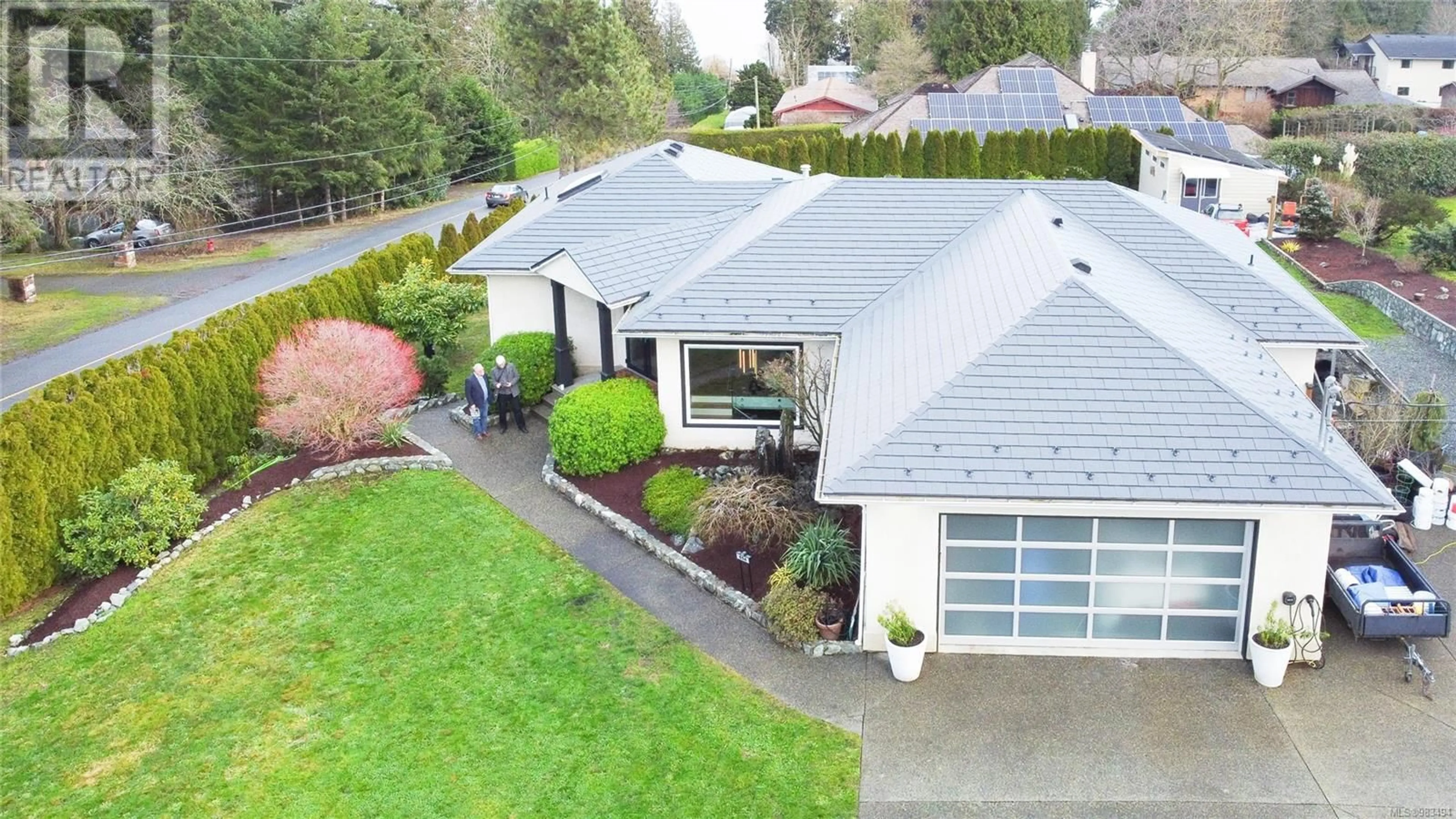 A pic from outside/outdoor area/front of a property/back of a property/a pic from drone, street for 654 Frayne Rd, Mill Bay British Columbia V0R2P4