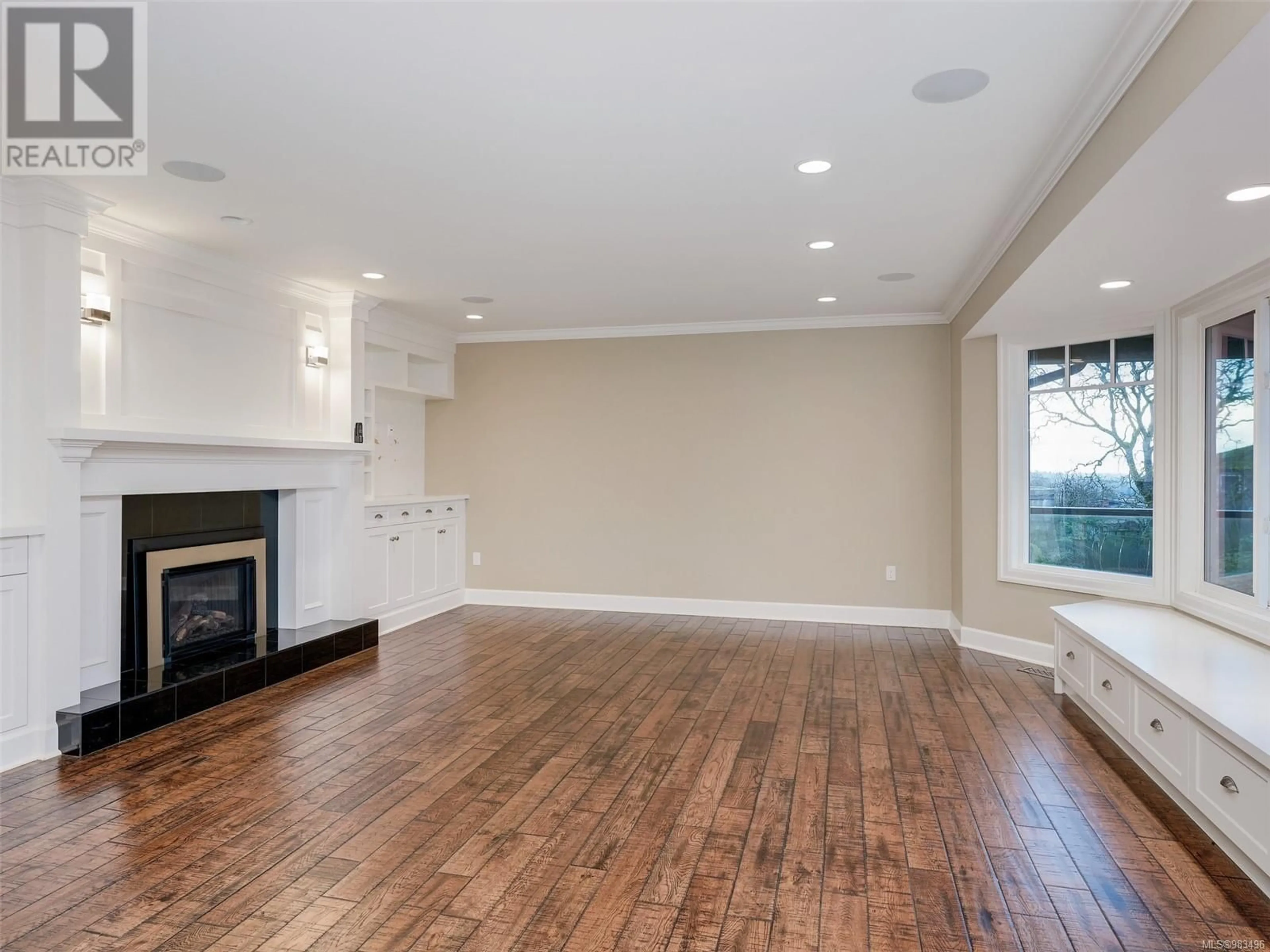 Living room with furniture, wood/laminate floor for 1331 Topaz Ave, Victoria British Columbia V8T4Z2