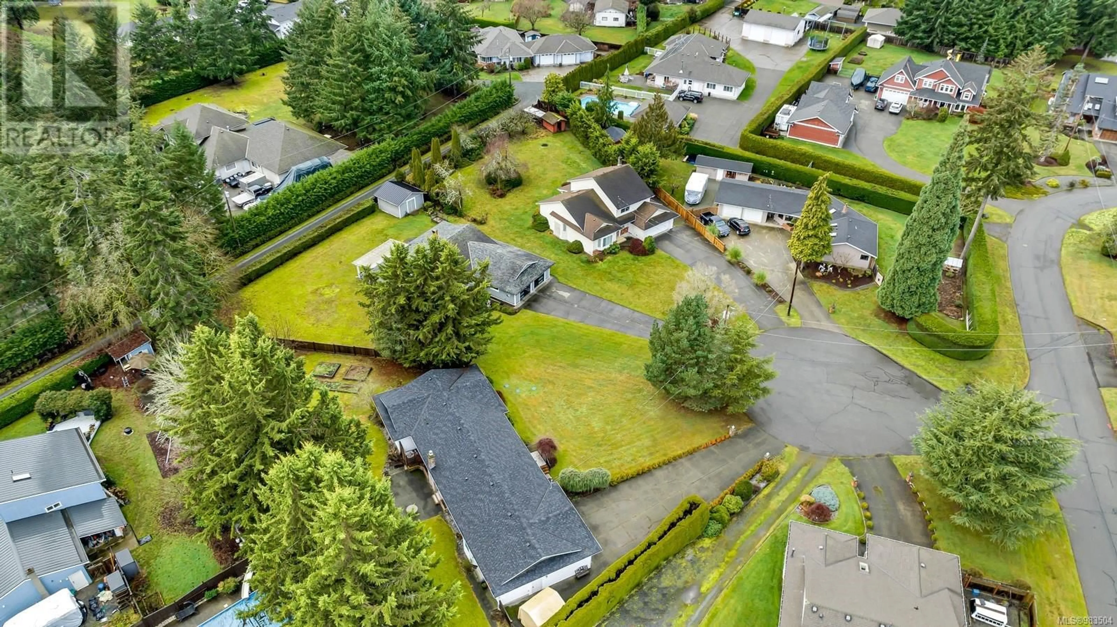 A pic from outside/outdoor area/front of a property/back of a property/a pic from drone, street for 2262 Woodland Pl, Duncan British Columbia V9L5V6