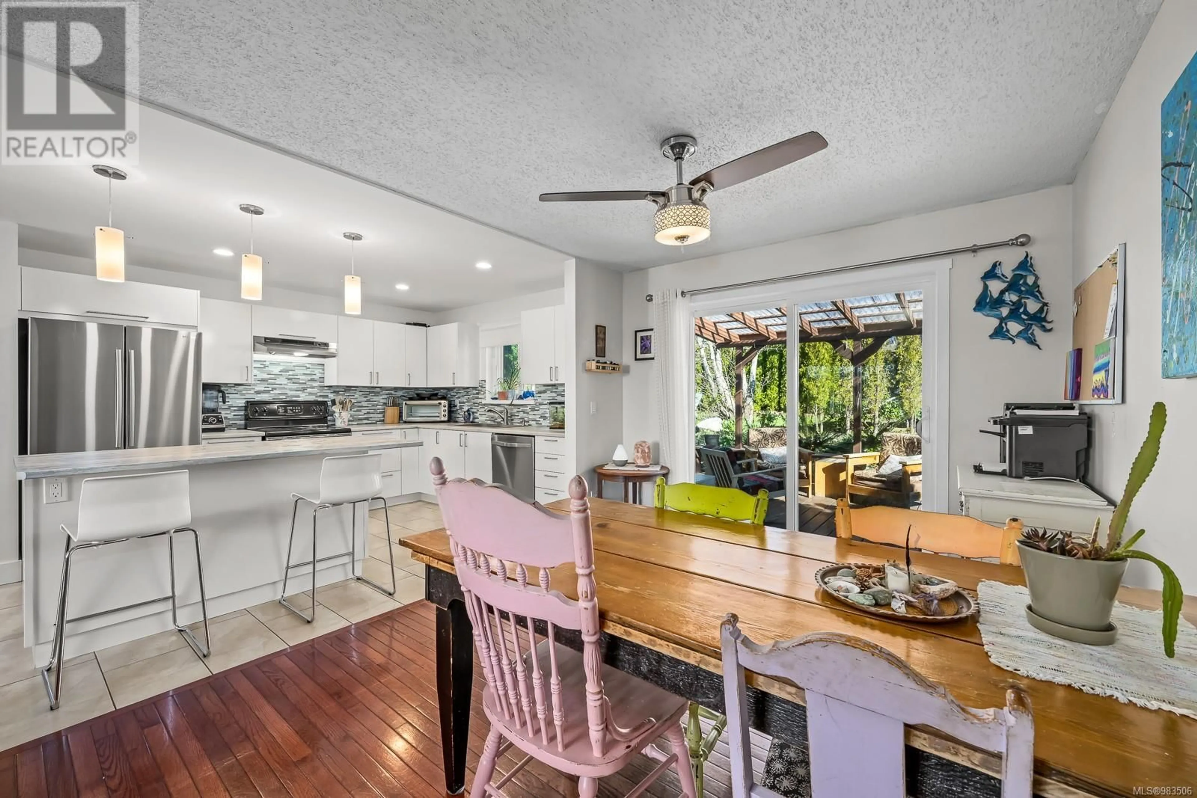 Open concept kitchen, unknown for 722 Eland Dr, Campbell River British Columbia V9W6Y8