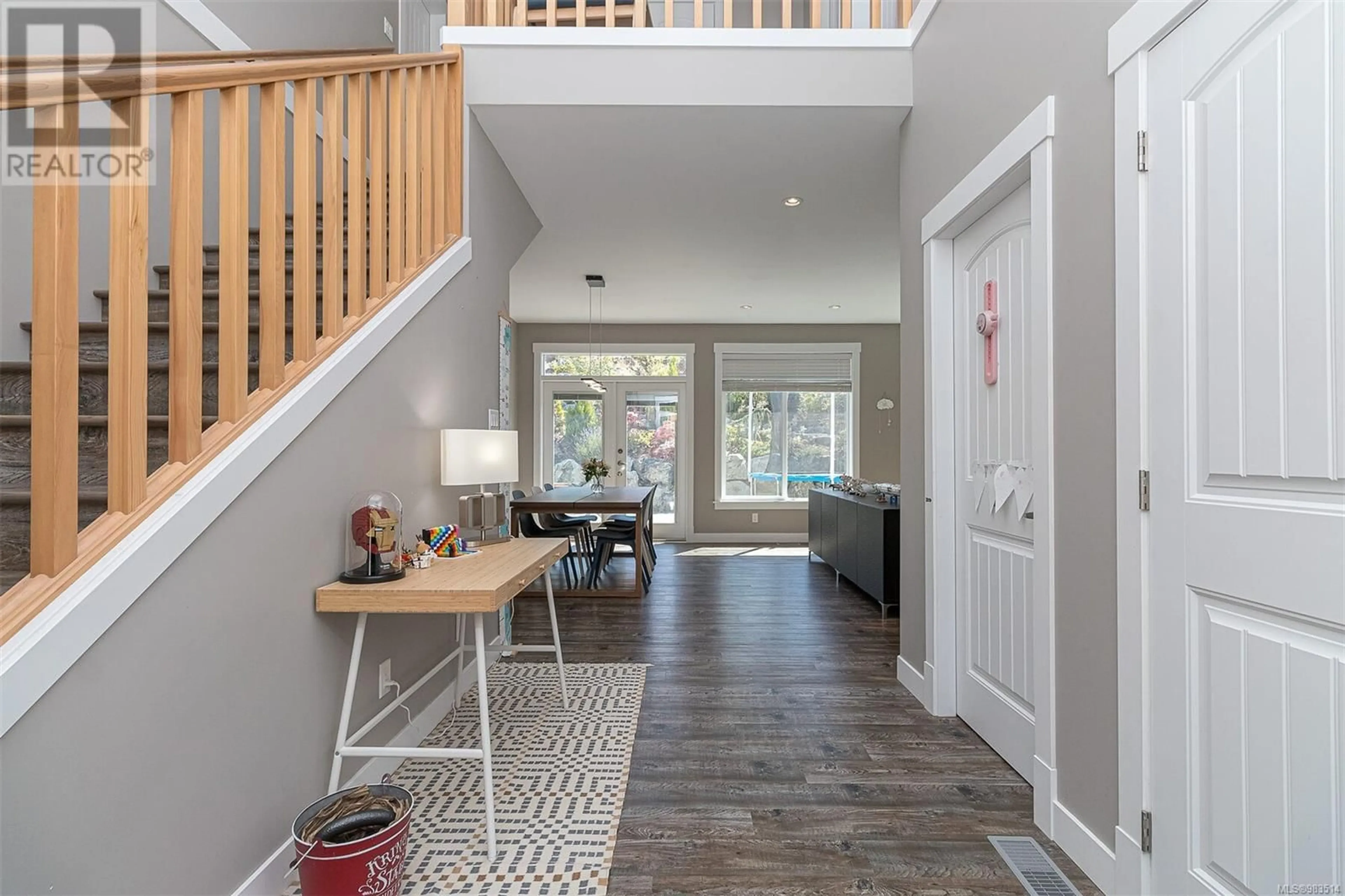 Indoor entryway for 2486 Blairgowrie Rd, Mill Bay British Columbia V0R2P1