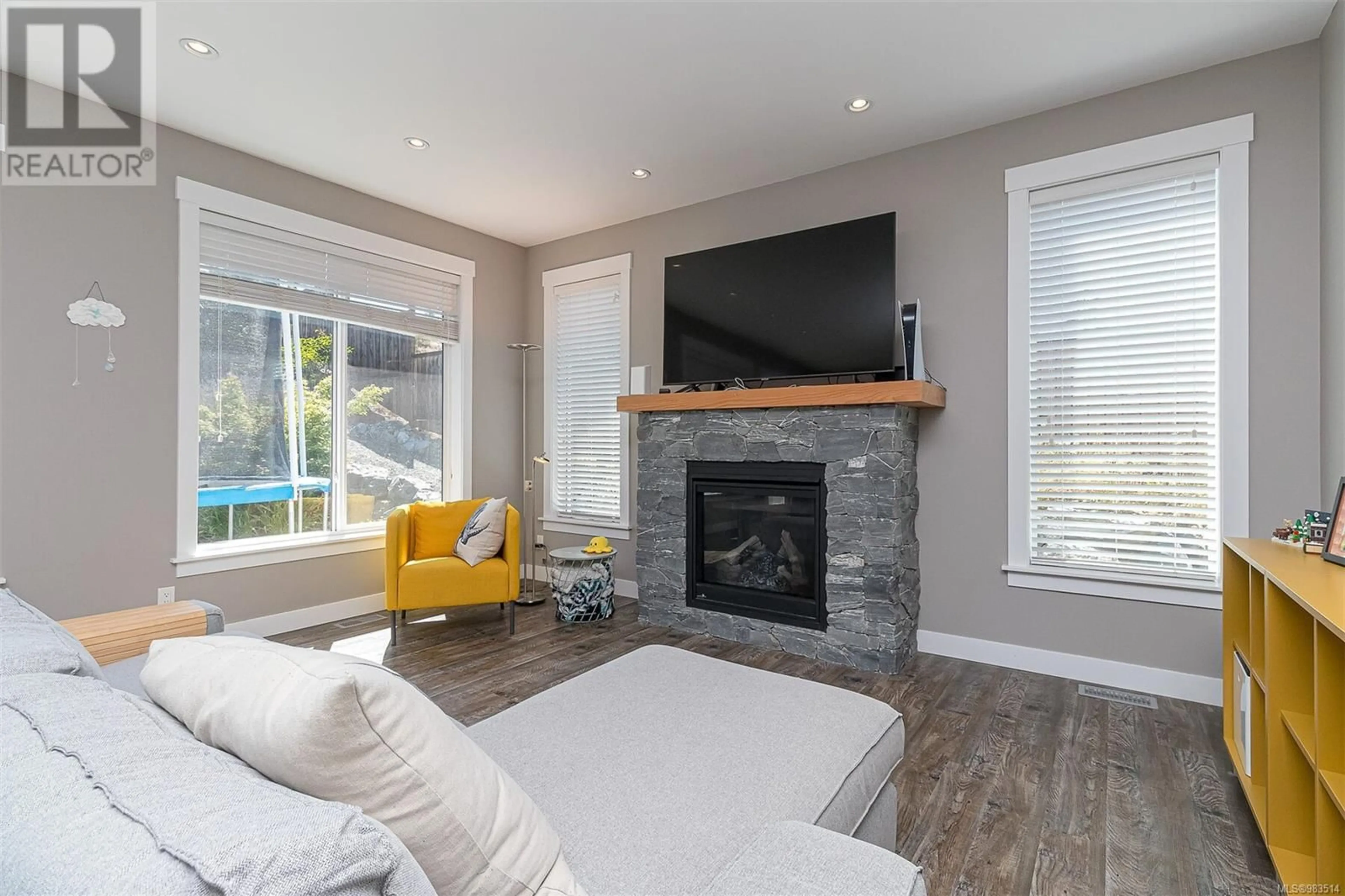 Living room with furniture, wood/laminate floor for 2486 Blairgowrie Rd, Mill Bay British Columbia V0R2P1