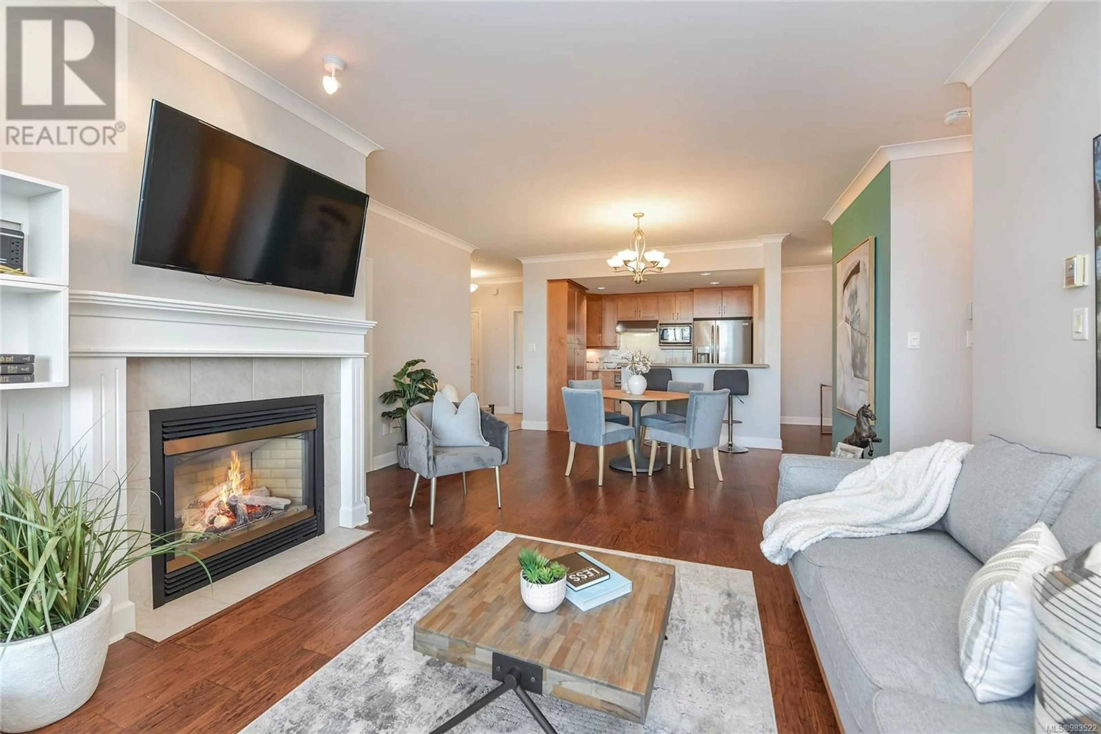 Living room with furniture, wood/laminate floor for 508 21 Dallas Rd, Victoria British Columbia V8V4Z9