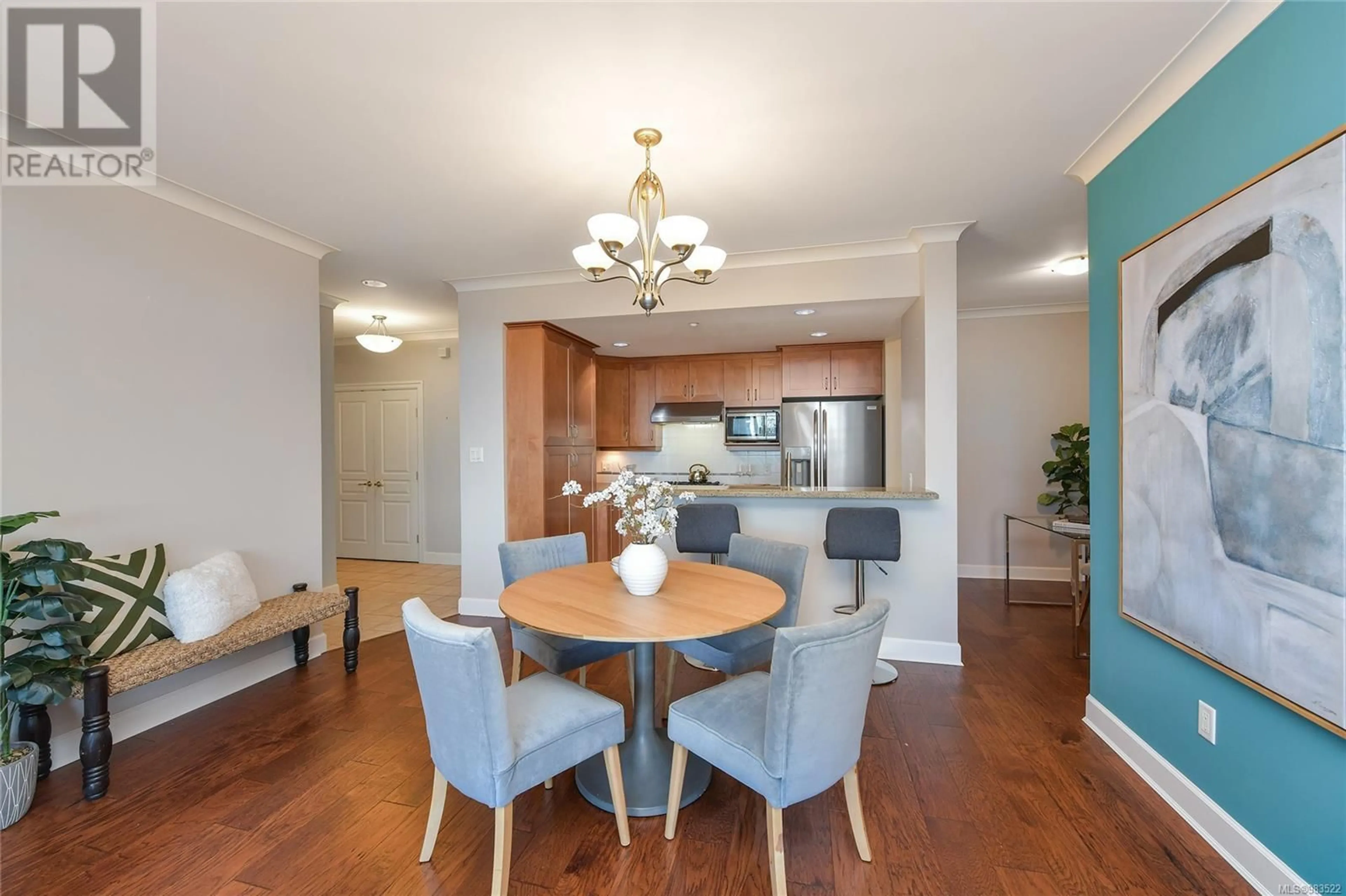 Dining room, wood/laminate floor for 508 21 Dallas Rd, Victoria British Columbia V8V4Z9