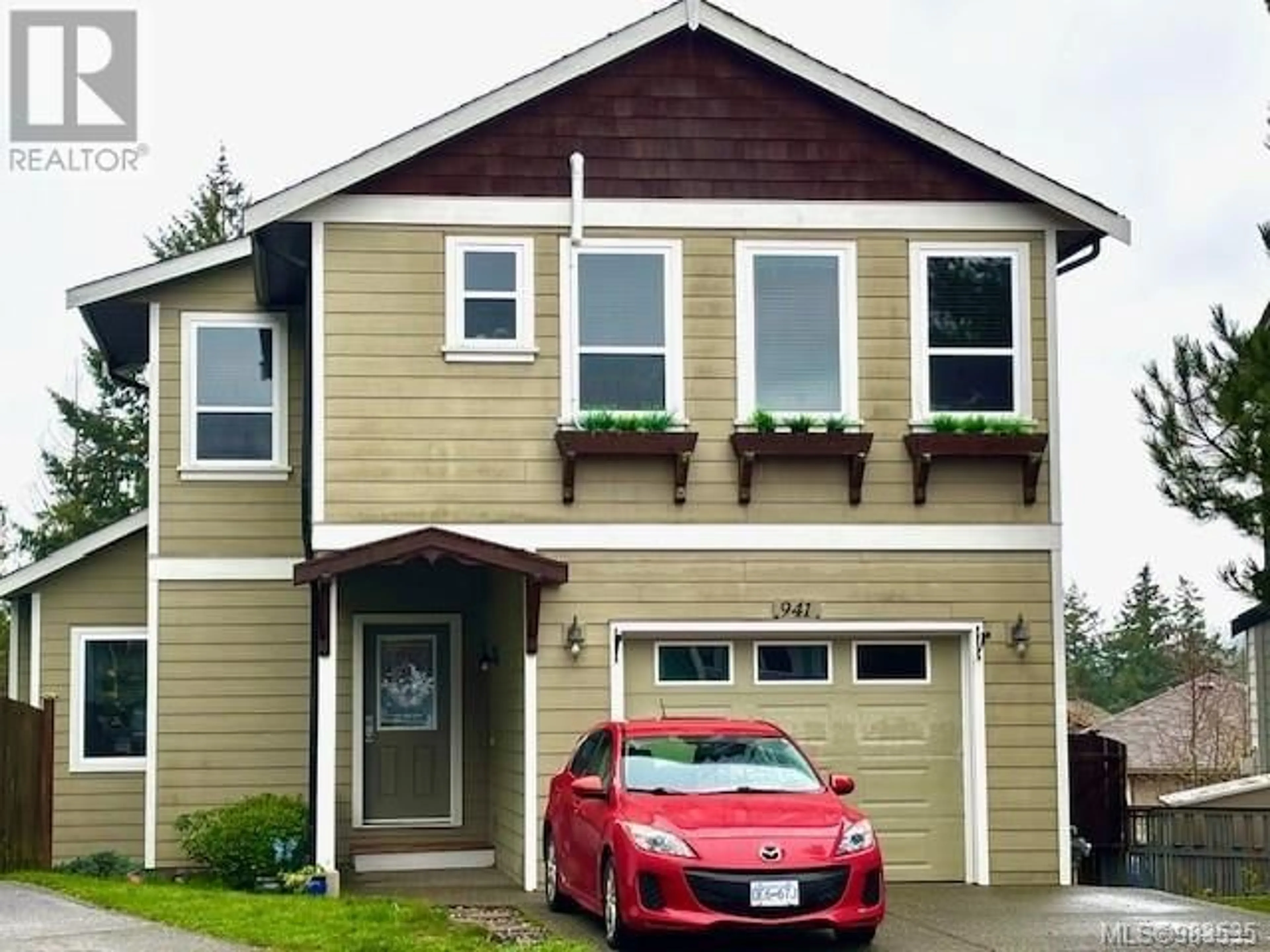 Home with vinyl exterior material, street for 941 Starling Pl, Langford British Columbia V9C0B4