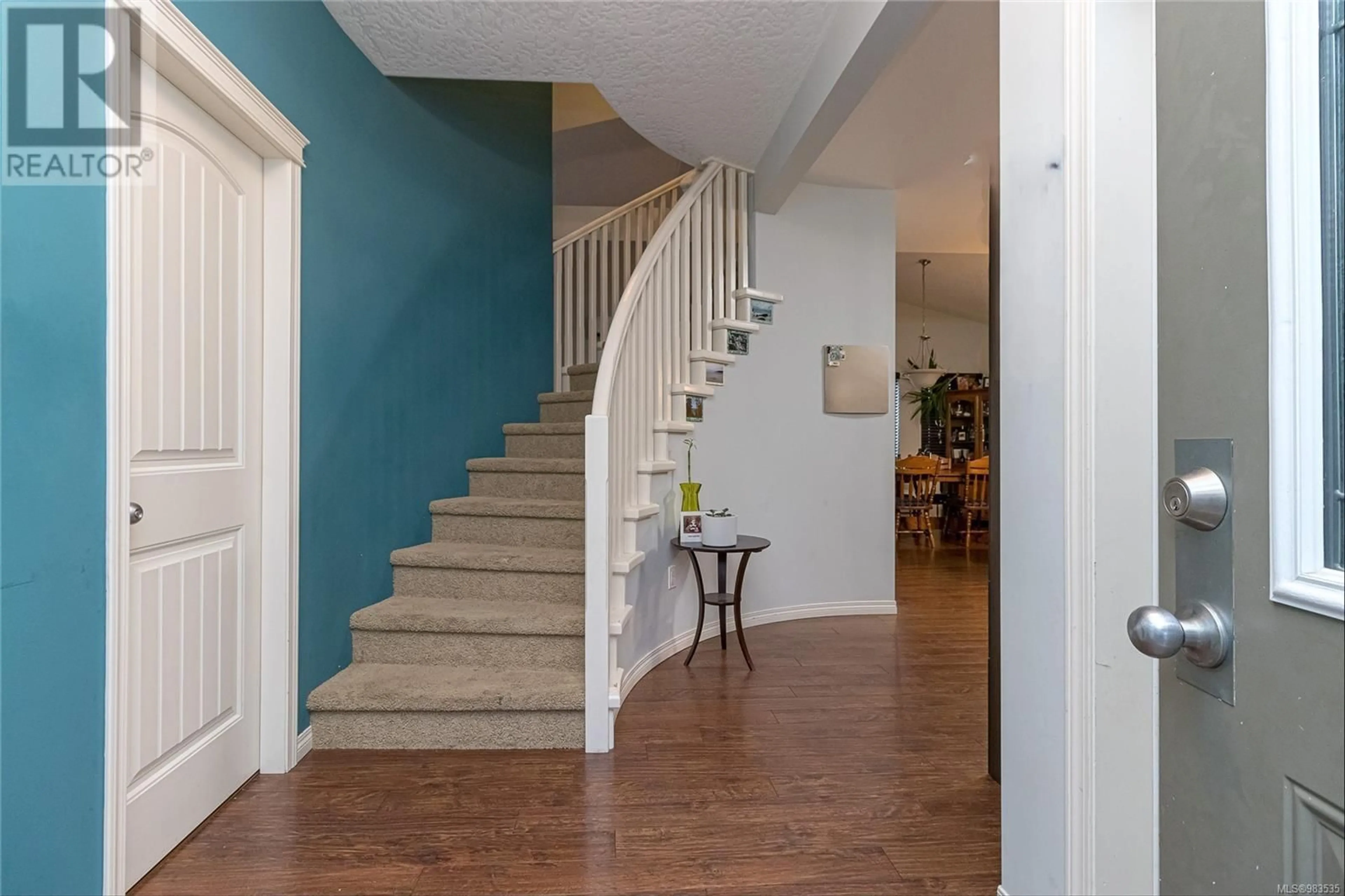 Indoor entryway for 941 Starling Pl, Langford British Columbia V9C0B4