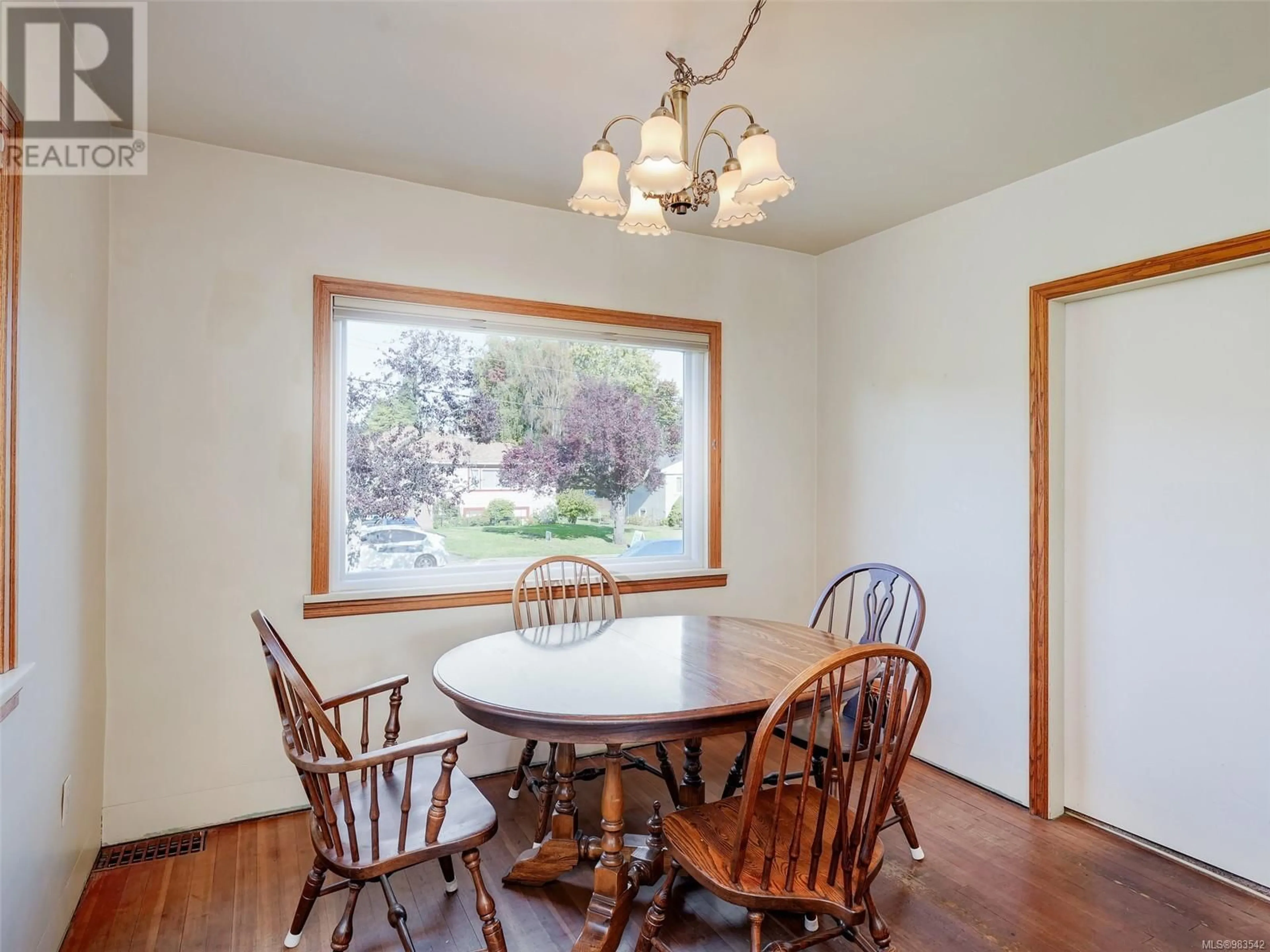 Dining room, wood/laminate floor for 1153 Bewdley Ave, Esquimalt British Columbia V9A5N2