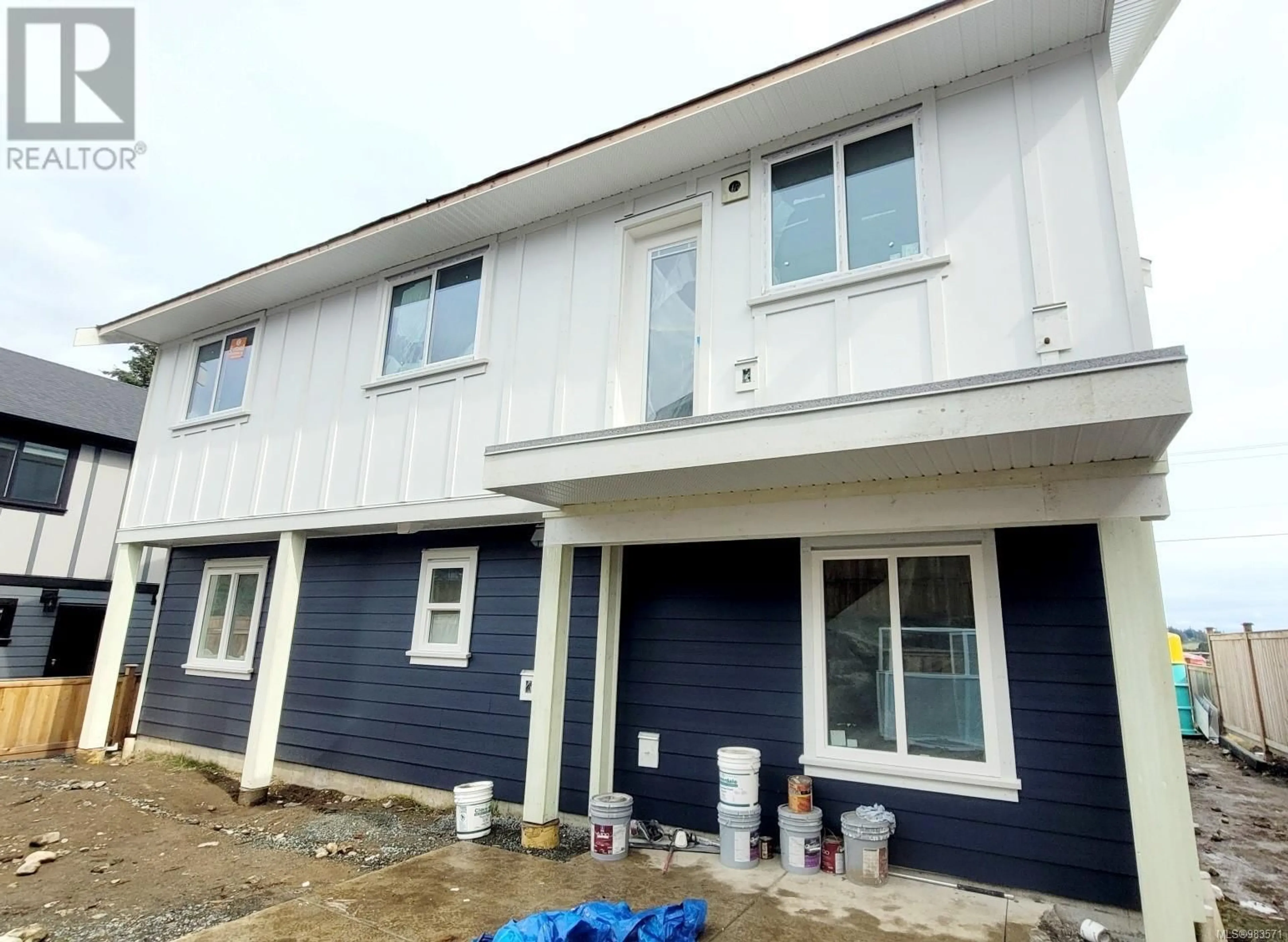 Home with vinyl exterior material, building for 7072 CENTRAL SAANICH ROAD, Central Saanich British Columbia V8M1Y3