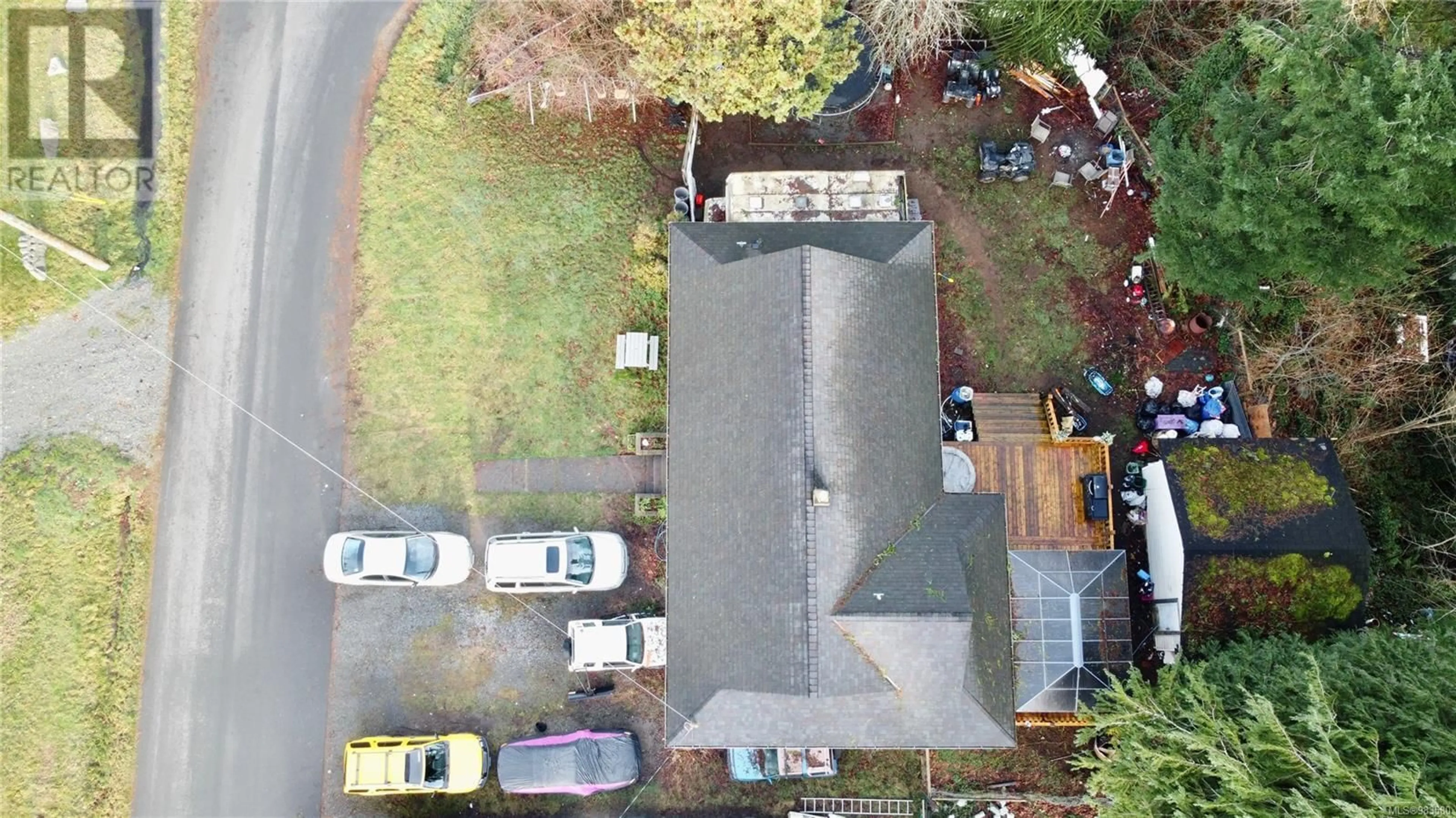 A pic from outside/outdoor area/front of a property/back of a property/a pic from drone, street for 2801 Vargo Rd, Campbell River British Columbia V9W4W9