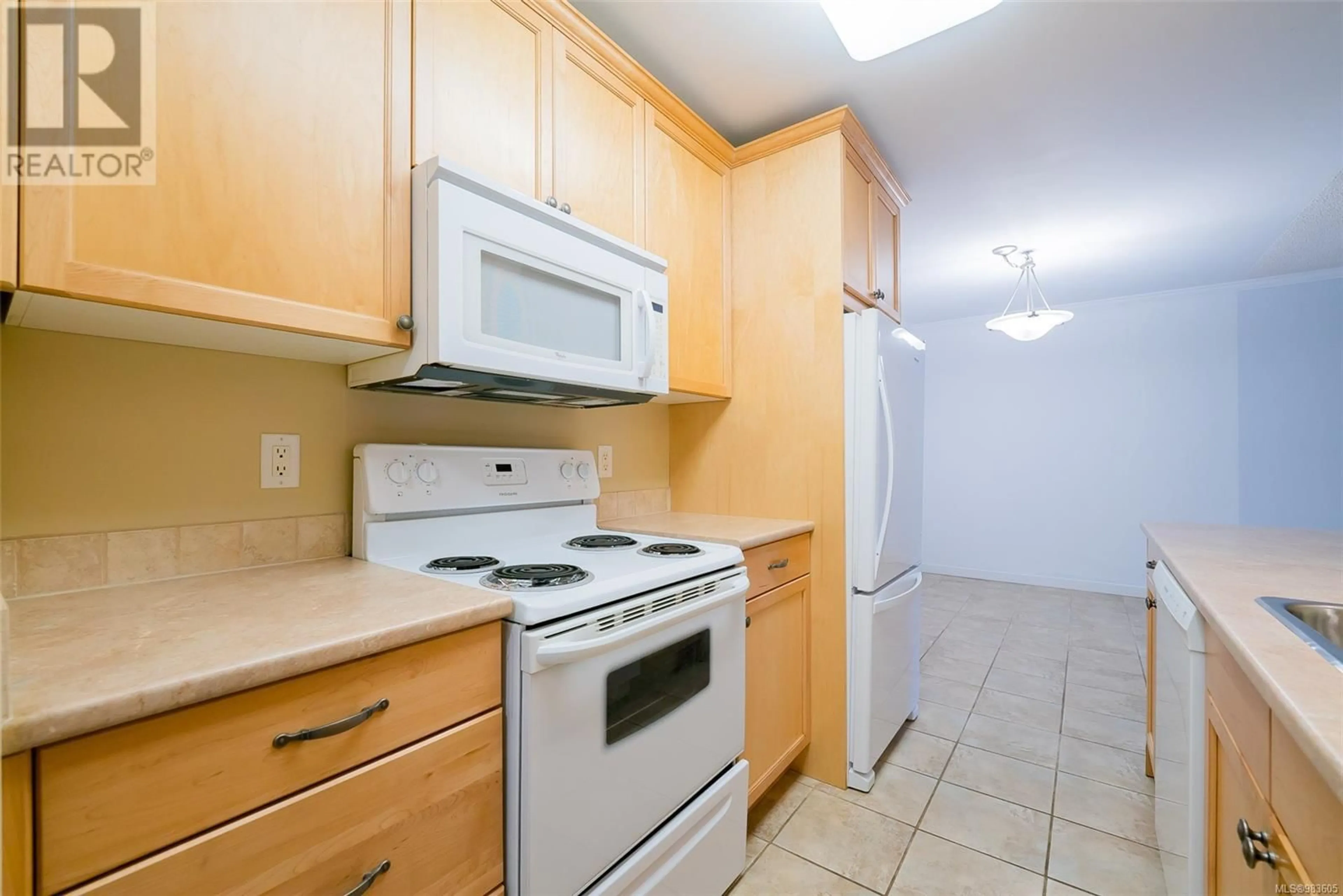 Standard kitchen, unknown for 309 255 Hirst Ave W, Parksville British Columbia V9P1P5