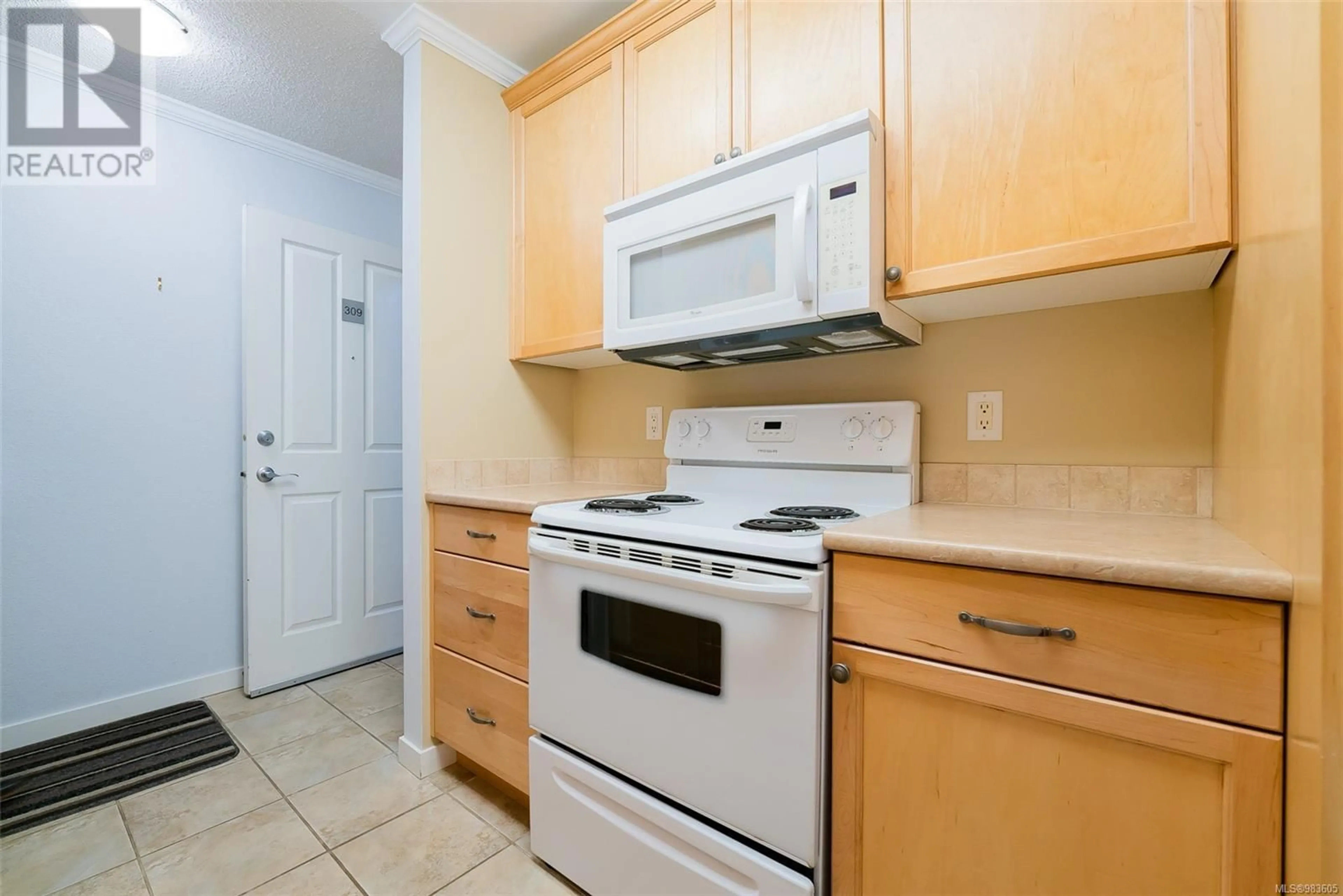 Standard kitchen, unknown for 309 255 Hirst Ave W, Parksville British Columbia V9P1P5