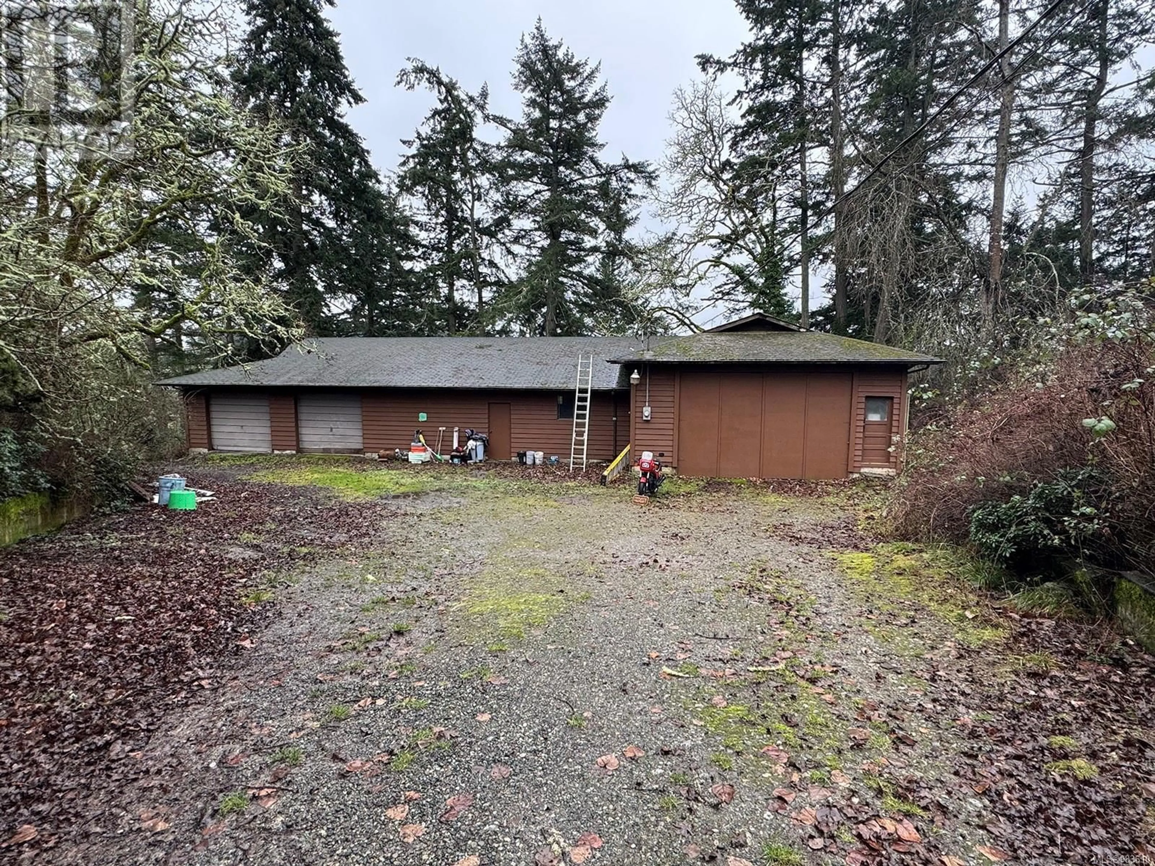 A pic from outside/outdoor area/front of a property/back of a property/a pic from drone, unknown for 1465 Charlton Rd, Saanich British Columbia V9E2C8