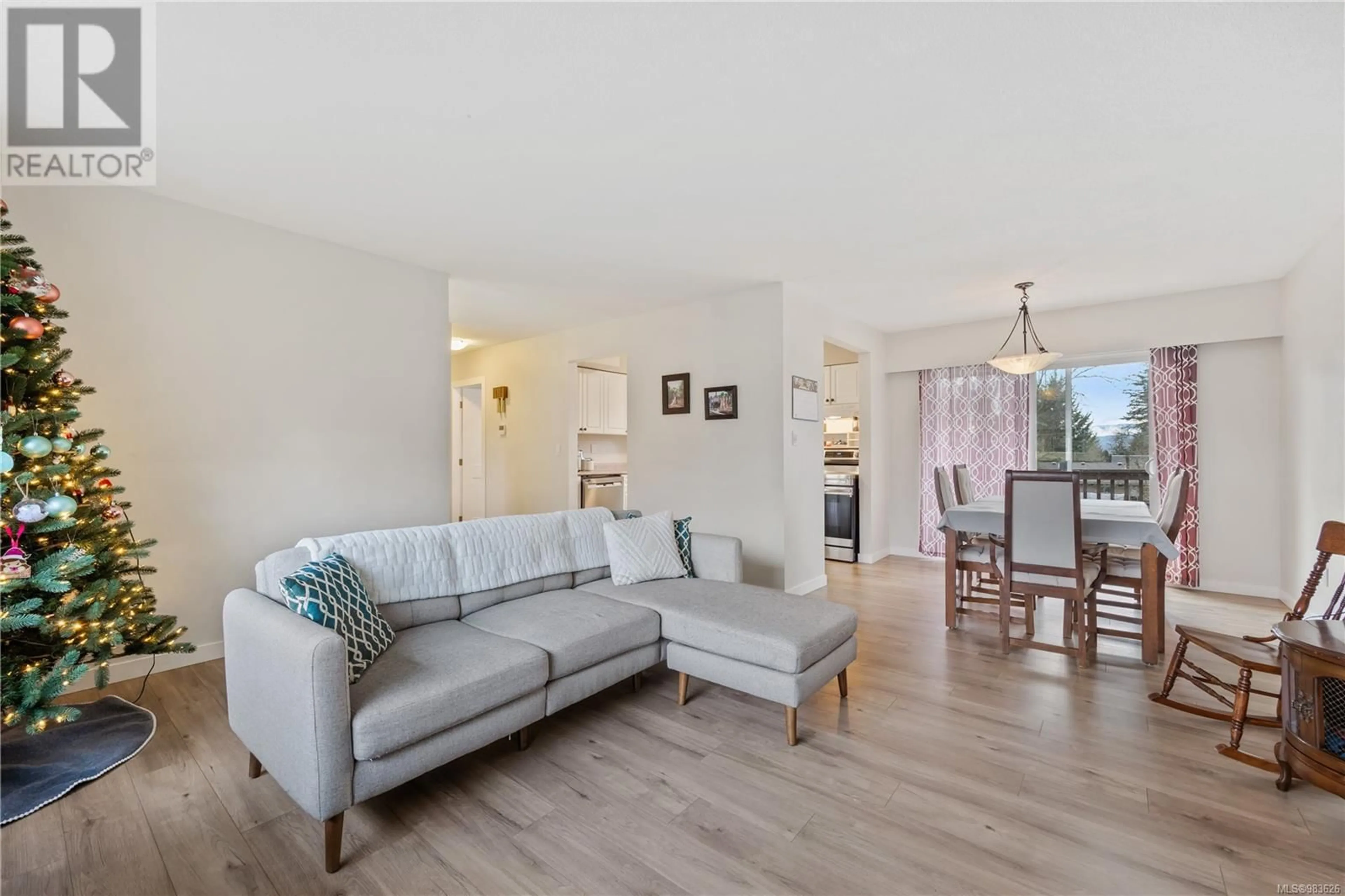 Living room with furniture, wood/laminate floor for 1929 Richardson Ave, Comox British Columbia V9M2B3