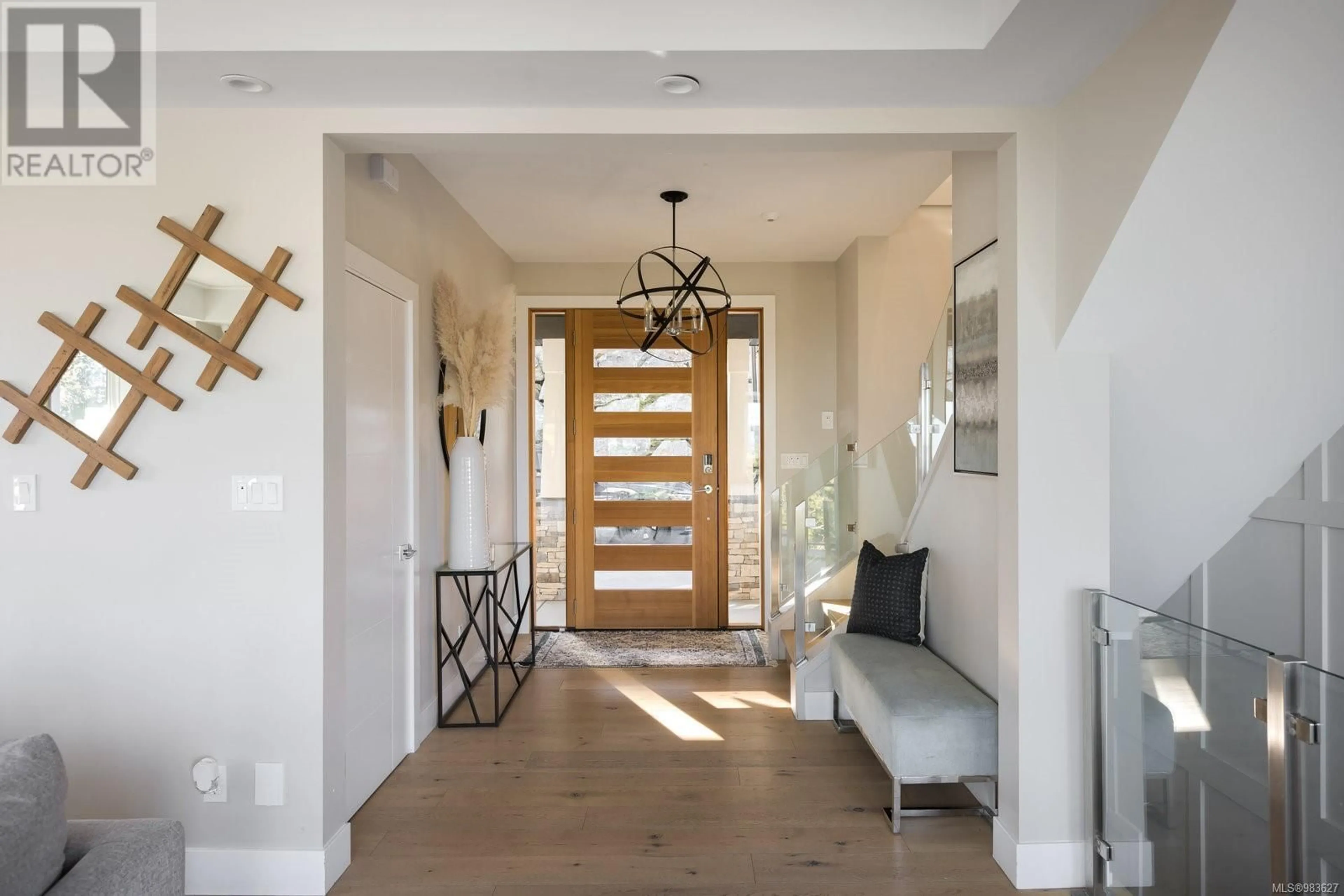 Indoor entryway for 1414 Grand Forest Close, Langford British Columbia V9B6X4