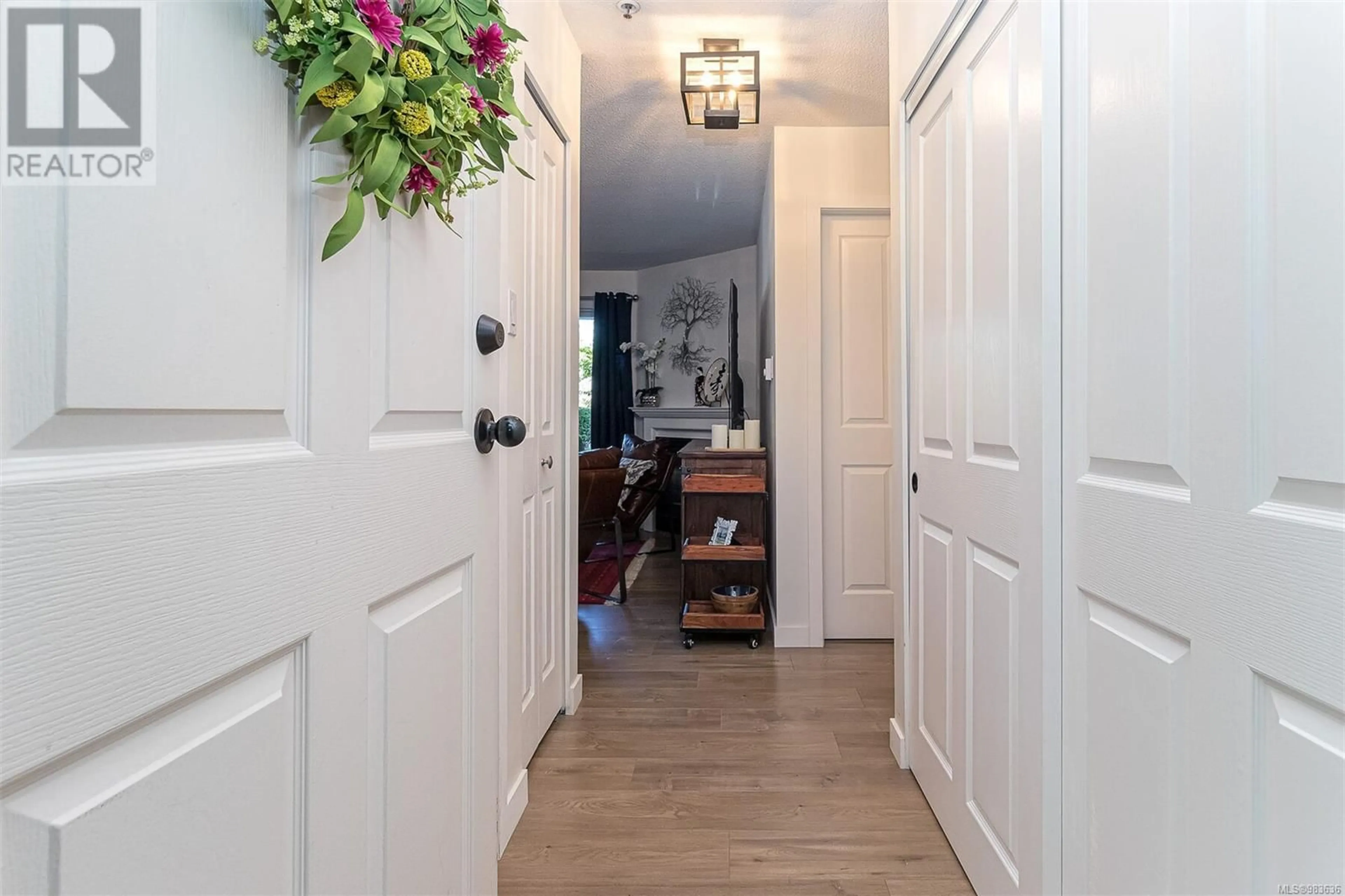 Indoor entryway for 101 1685 Estevan Rd, Nanaimo British Columbia V9S5V9