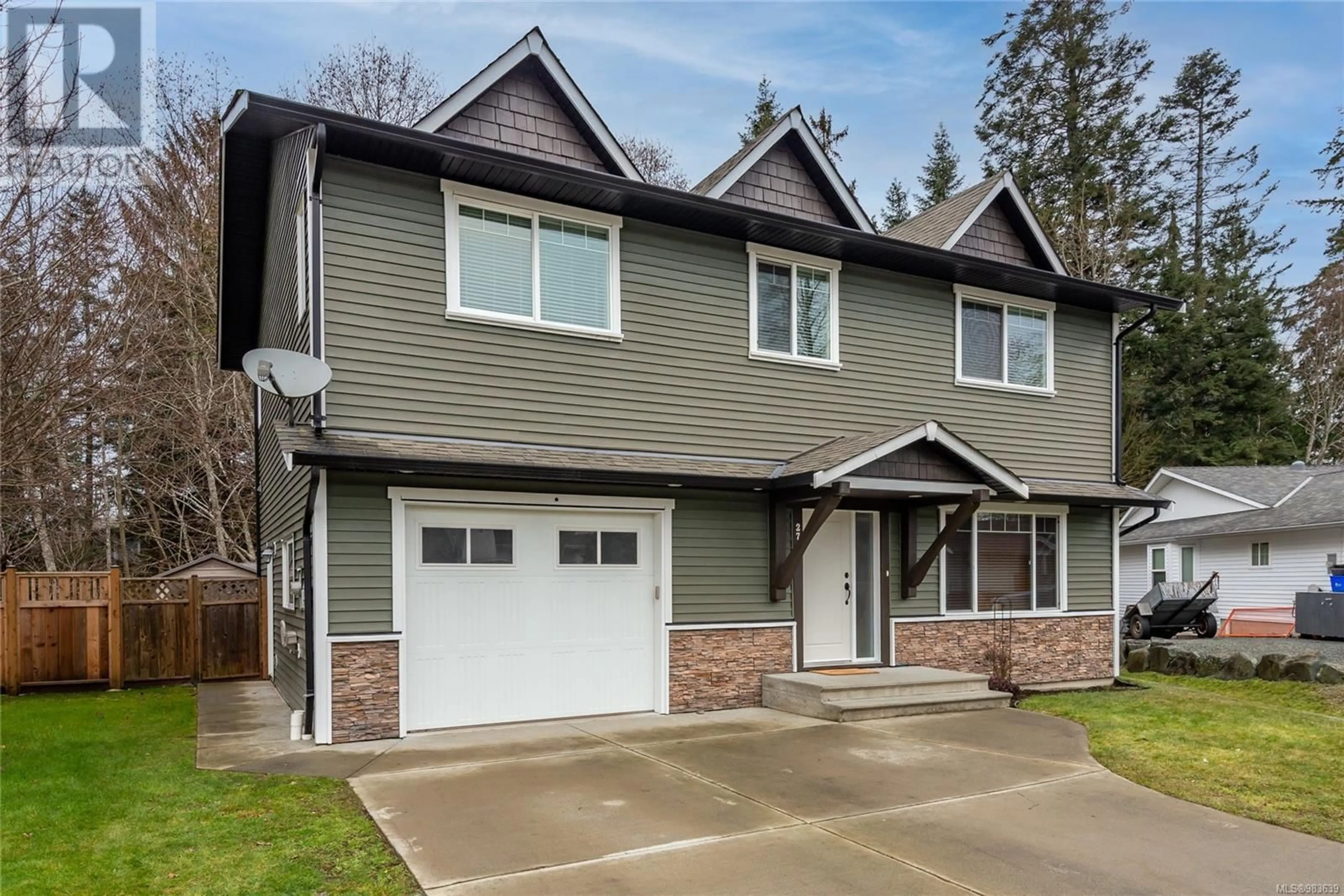 Home with vinyl exterior material, street for 2746 Bradford Dr, Campbell River British Columbia V9W0A3