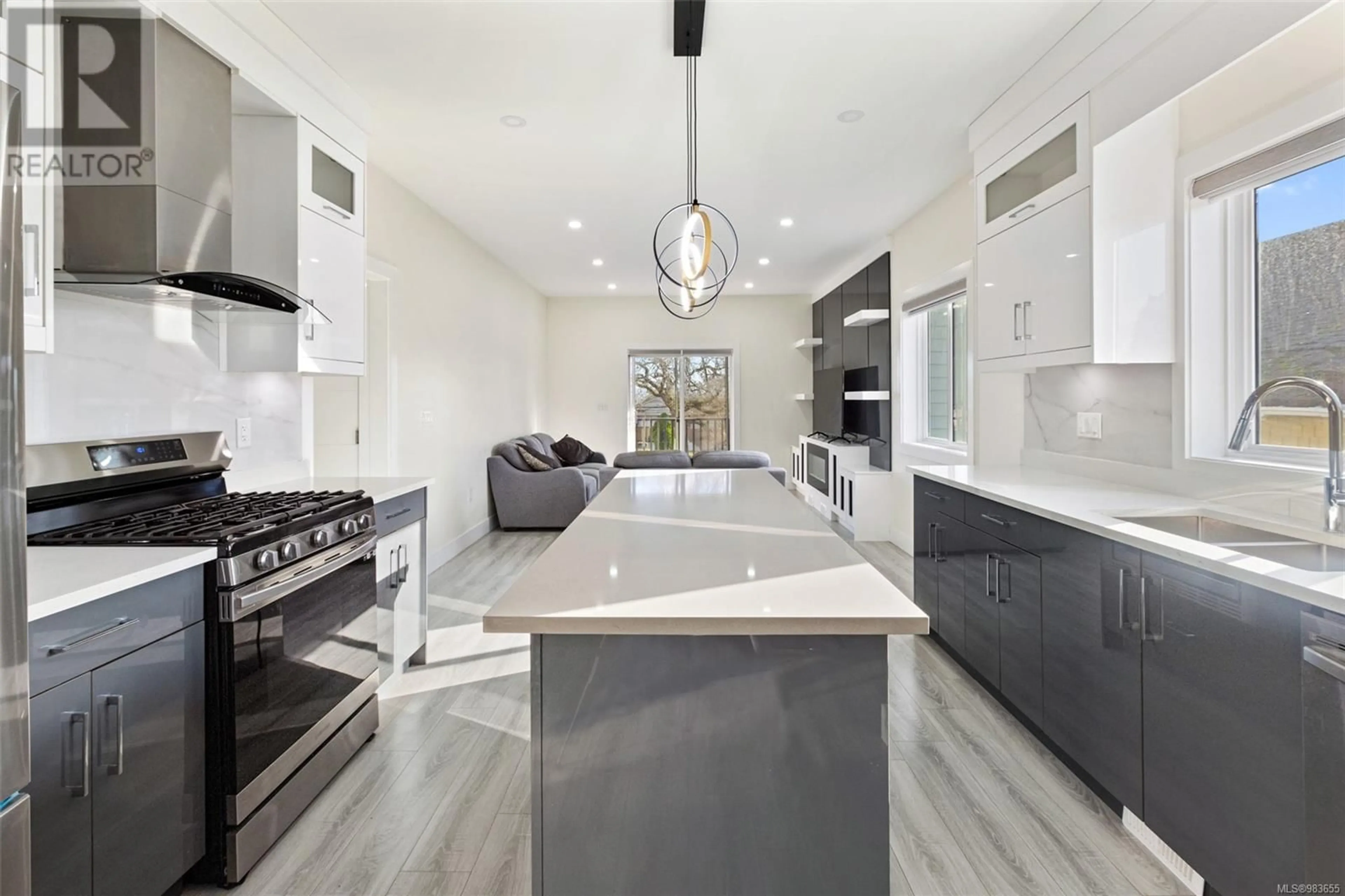 Open concept kitchen, ceramic/tile floor for 3174 Harriet Rd, Saanich British Columbia V9A1T8