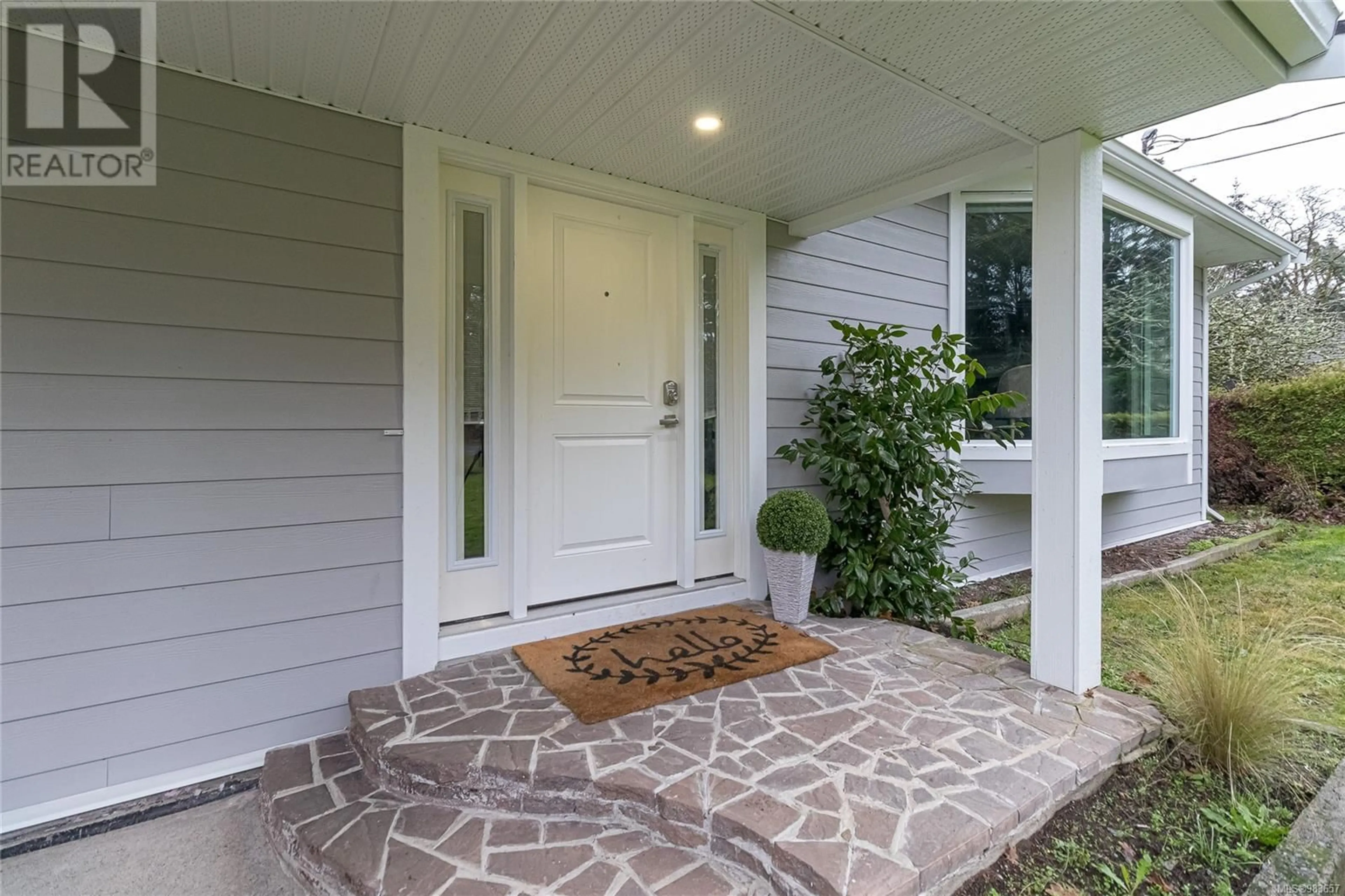 Indoor entryway for 2204 Aldeane Ave, Colwood British Columbia V9B2C5