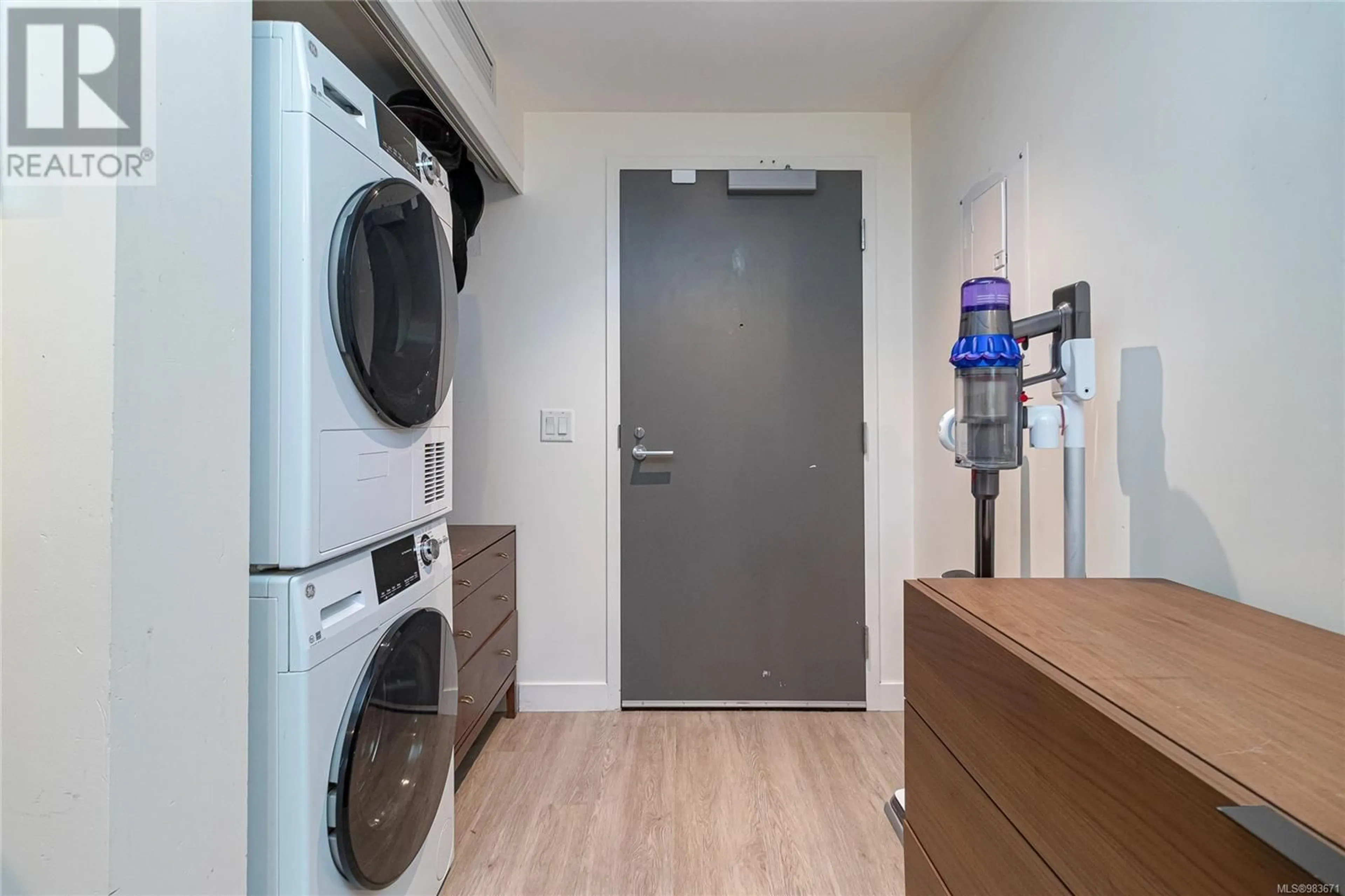 Laundry room for 303 845 Johnson St, Victoria British Columbia V8W0G3