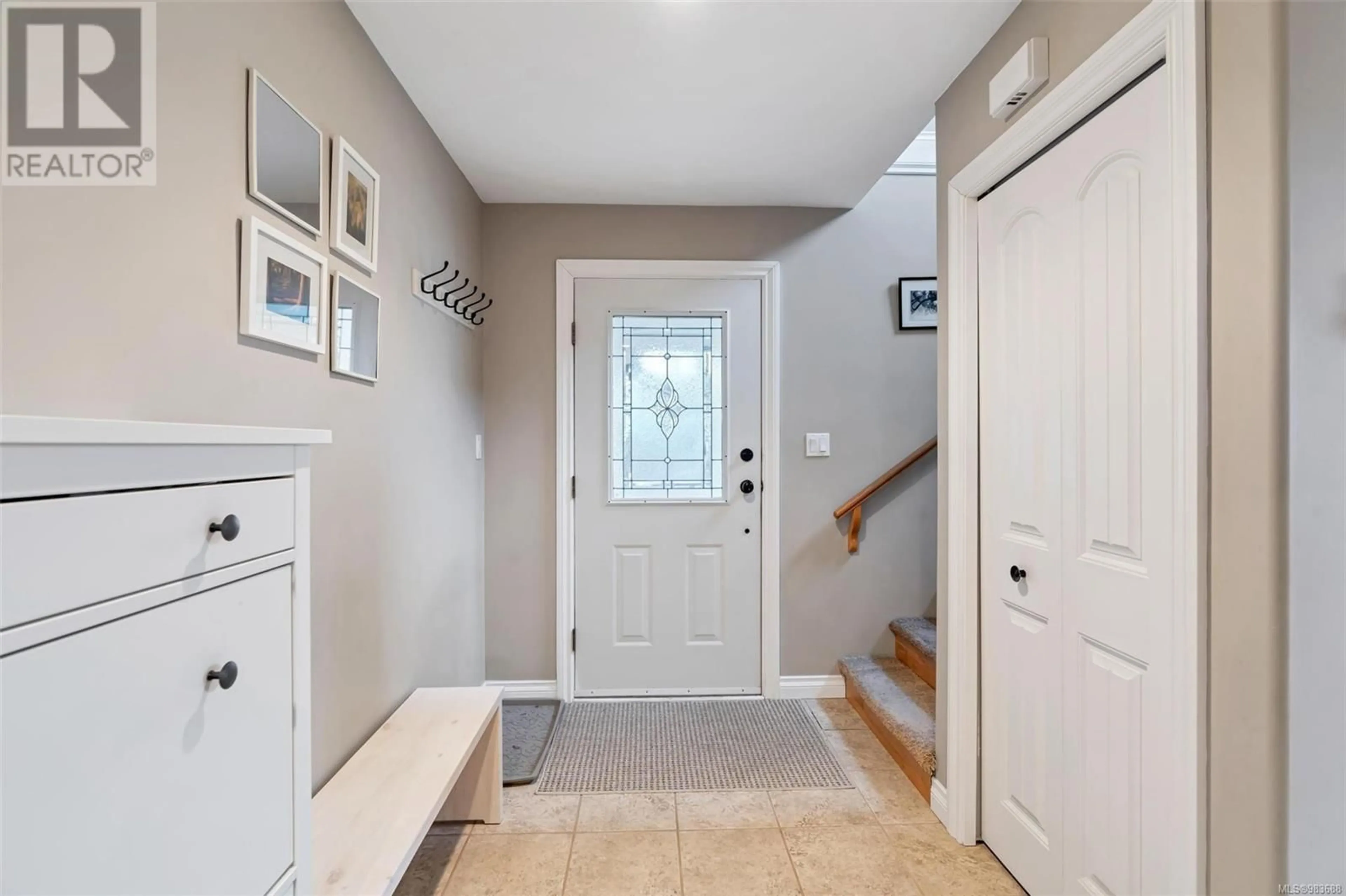 Indoor entryway for 6043 Stoneridge Rd, Duncan British Columbia V9L0B1