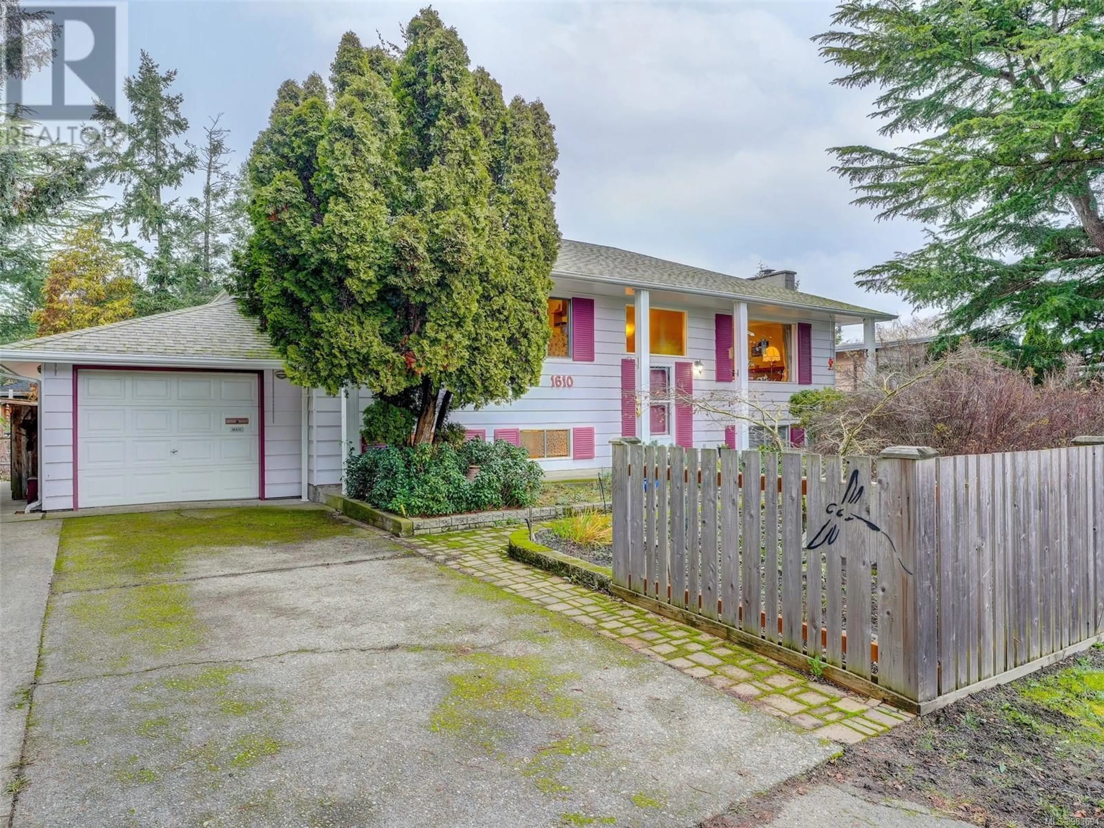 A pic from outside/outdoor area/front of a property/back of a property/a pic from drone, street for 1610 Blair Ave, Saanich British Columbia V8N1M4