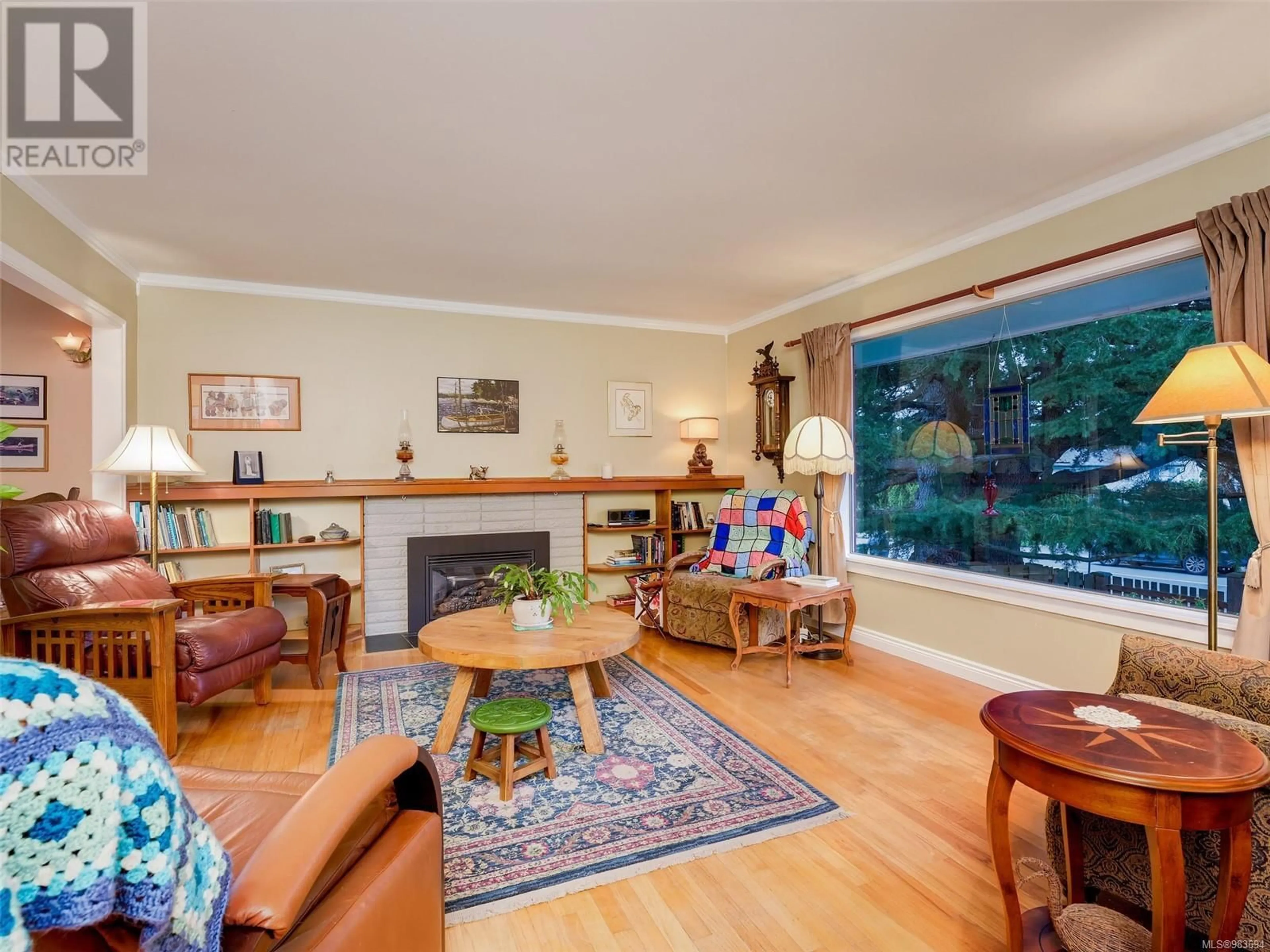 Living room with furniture, wood/laminate floor for 1610 Blair Ave, Saanich British Columbia V8N1M4