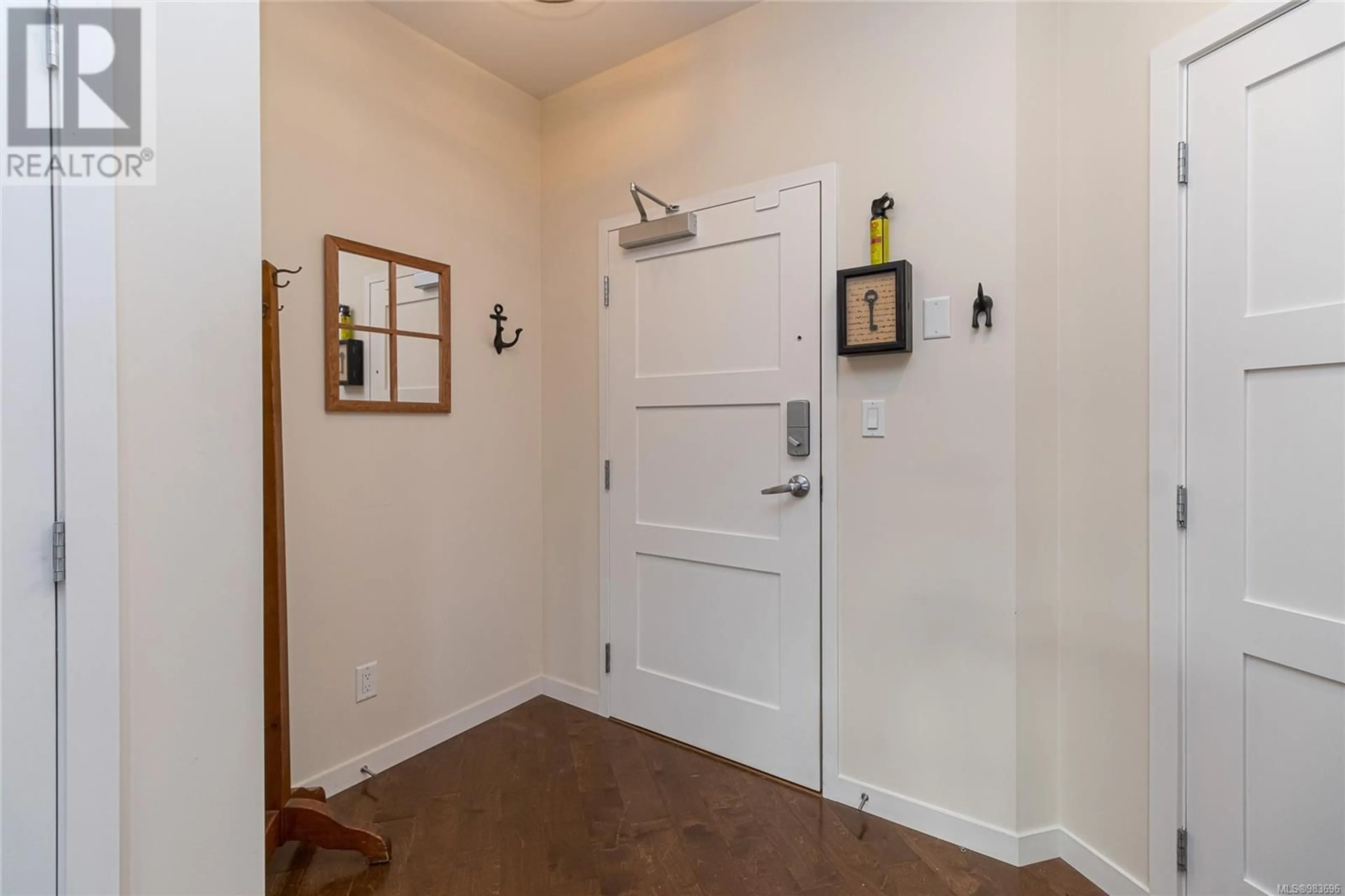 Indoor entryway for 308 6591 Lincroft Rd, Sooke British Columbia V9Z1M2