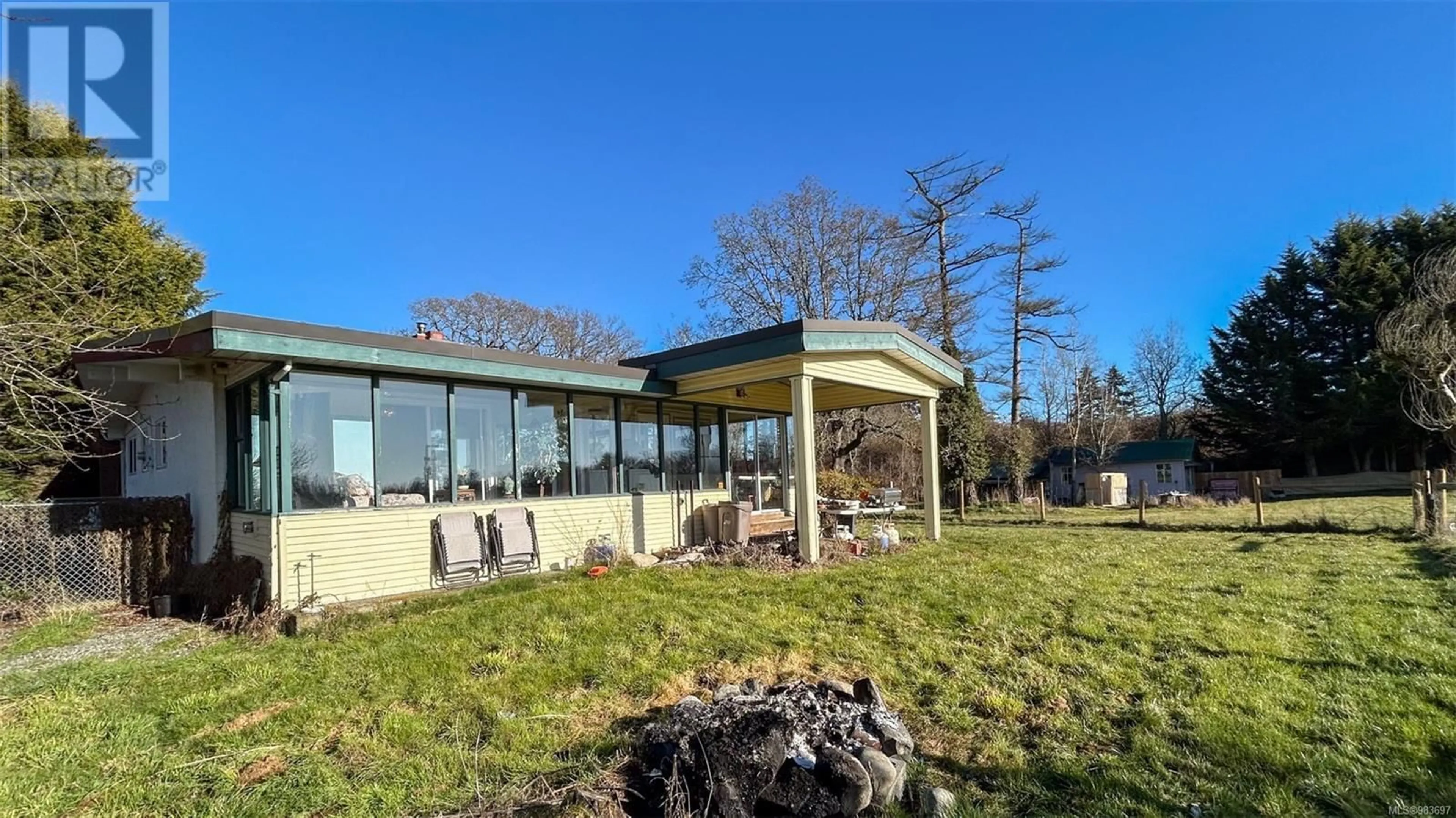 A pic from outside/outdoor area/front of a property/back of a property/a pic from drone, building for 1899 John Rd, North Saanich British Columbia V8L5S8